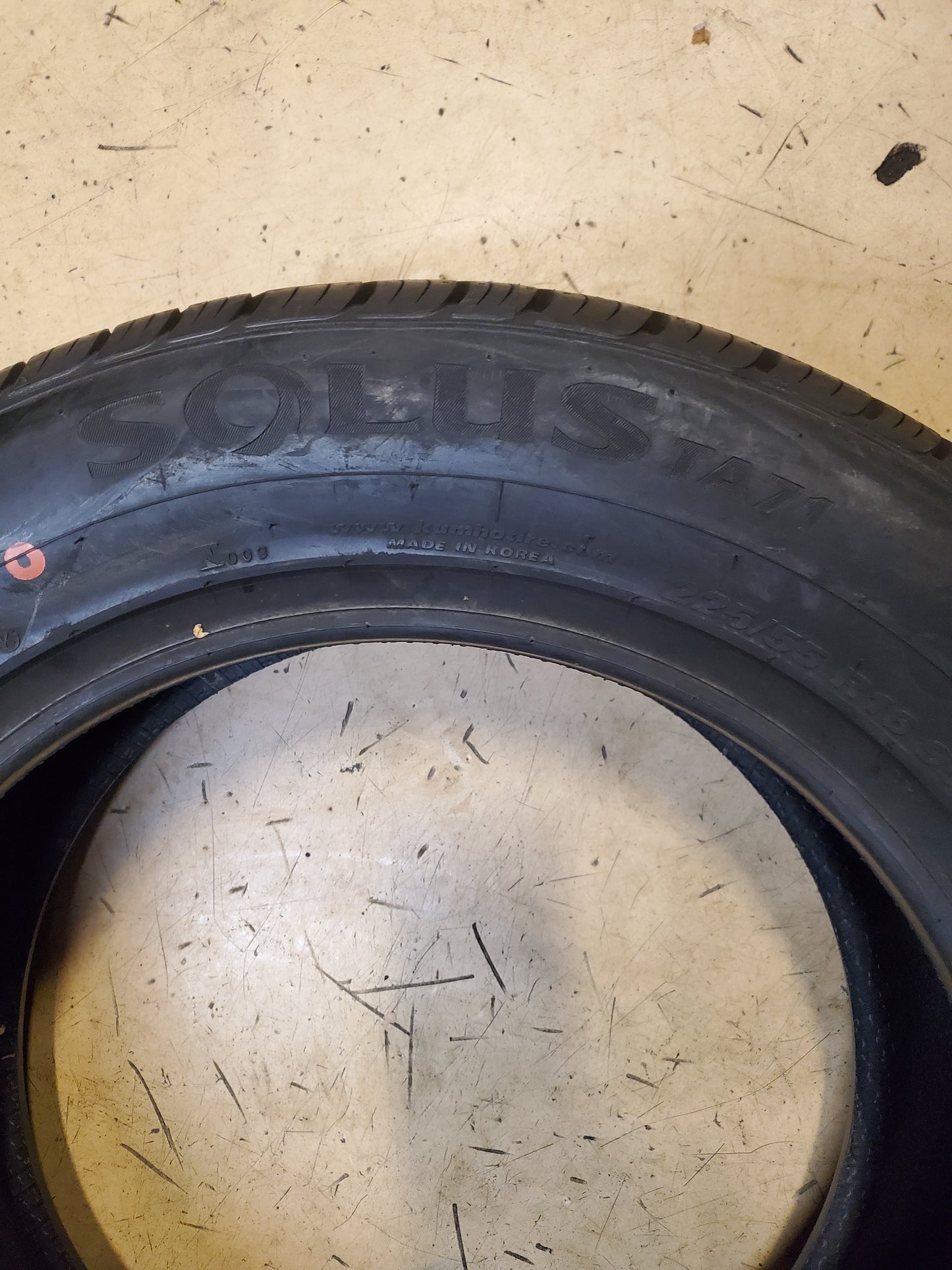 NOS KUMHO SOLUS TA71 BSW P 225 55 16 95V ALL SEASON TIRE 2169613