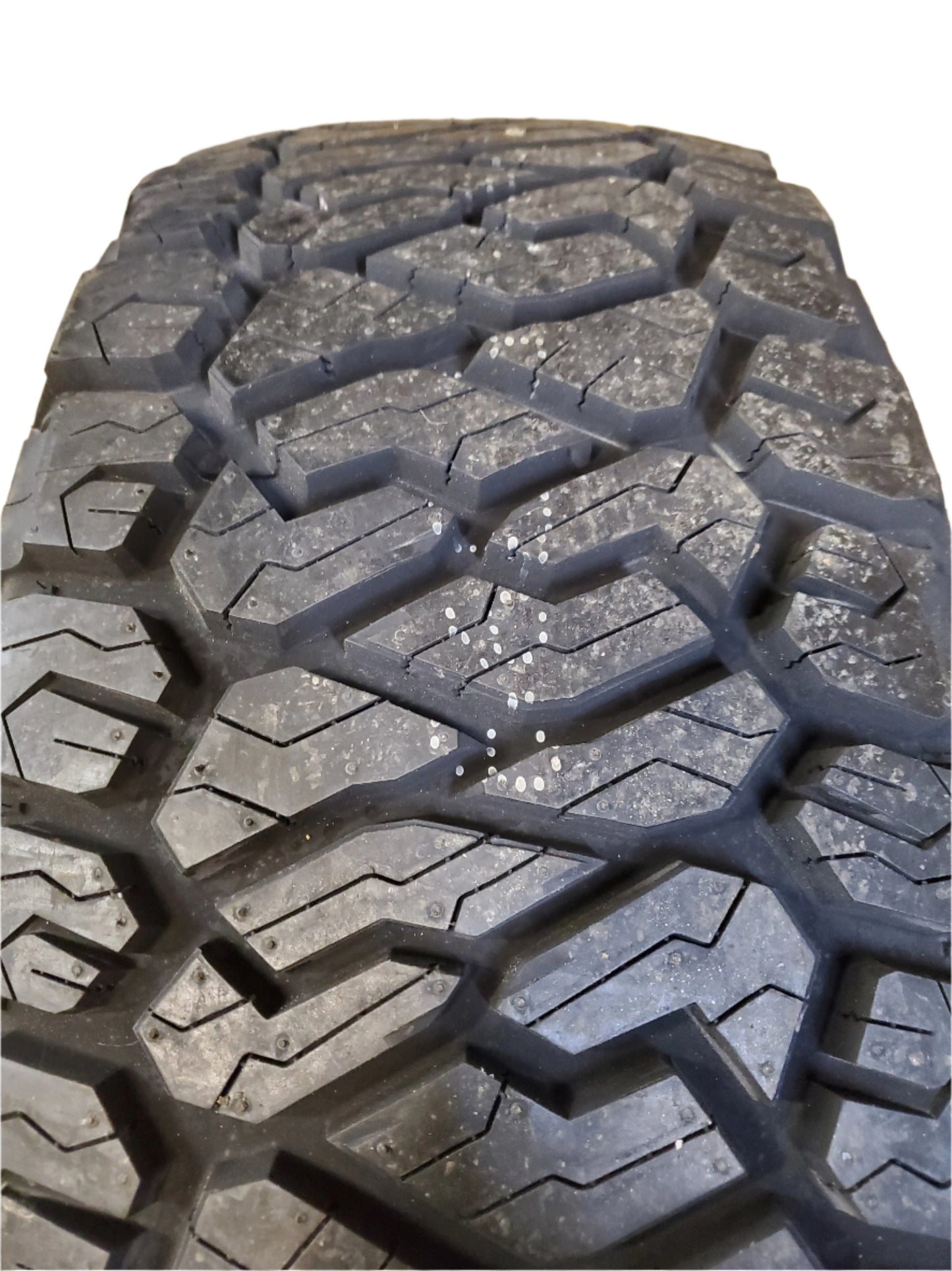MAXXIS RAZR AT-811 BSW LT 285 70 17 121/118S 10PLY ALL TERRAIN TIRE TL00049200