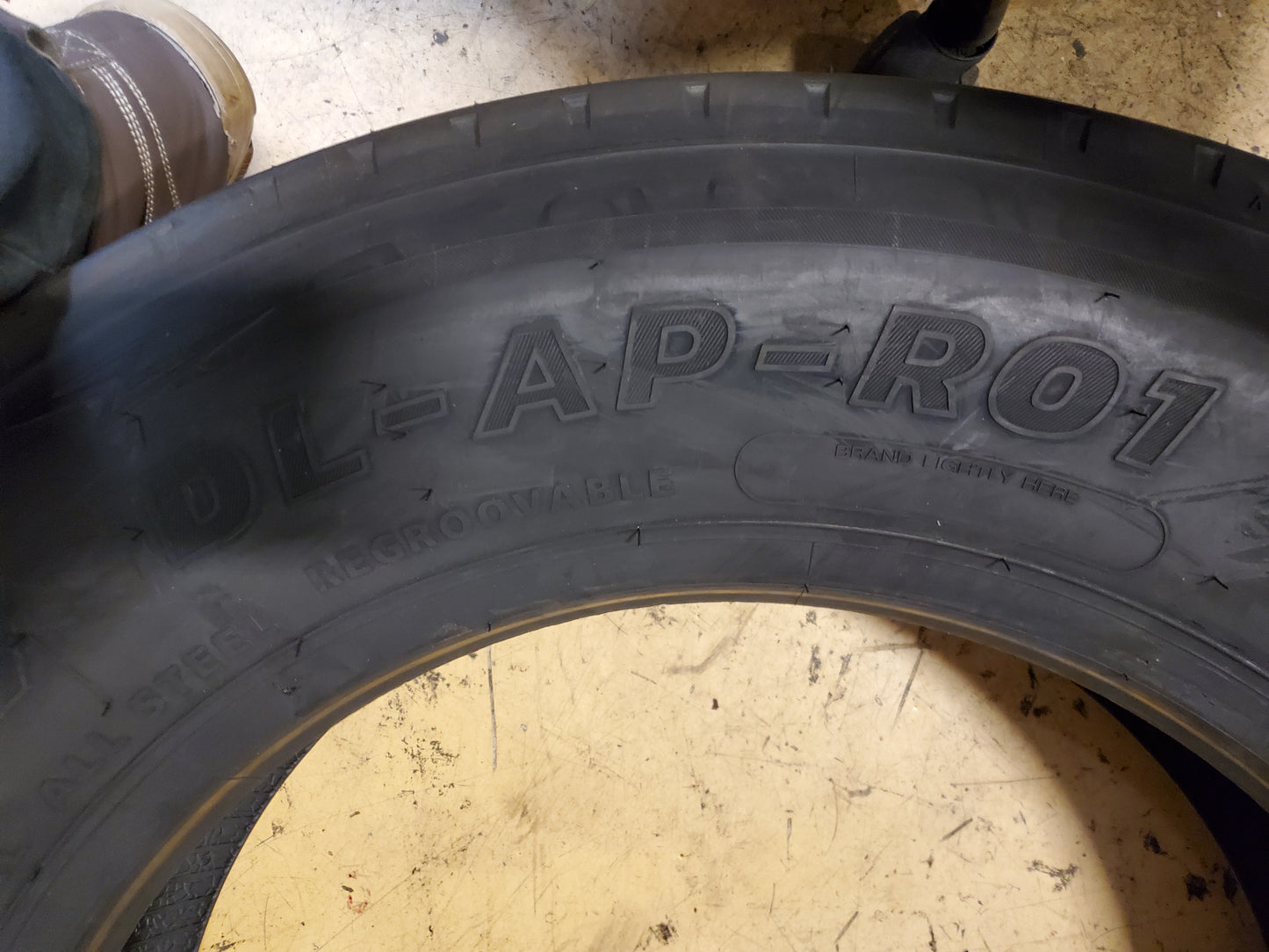 DELINTE DL-AP-R01 BSW 255 70 22.5 140/137M 16PLY OVERSIZED TIRE 841623150754