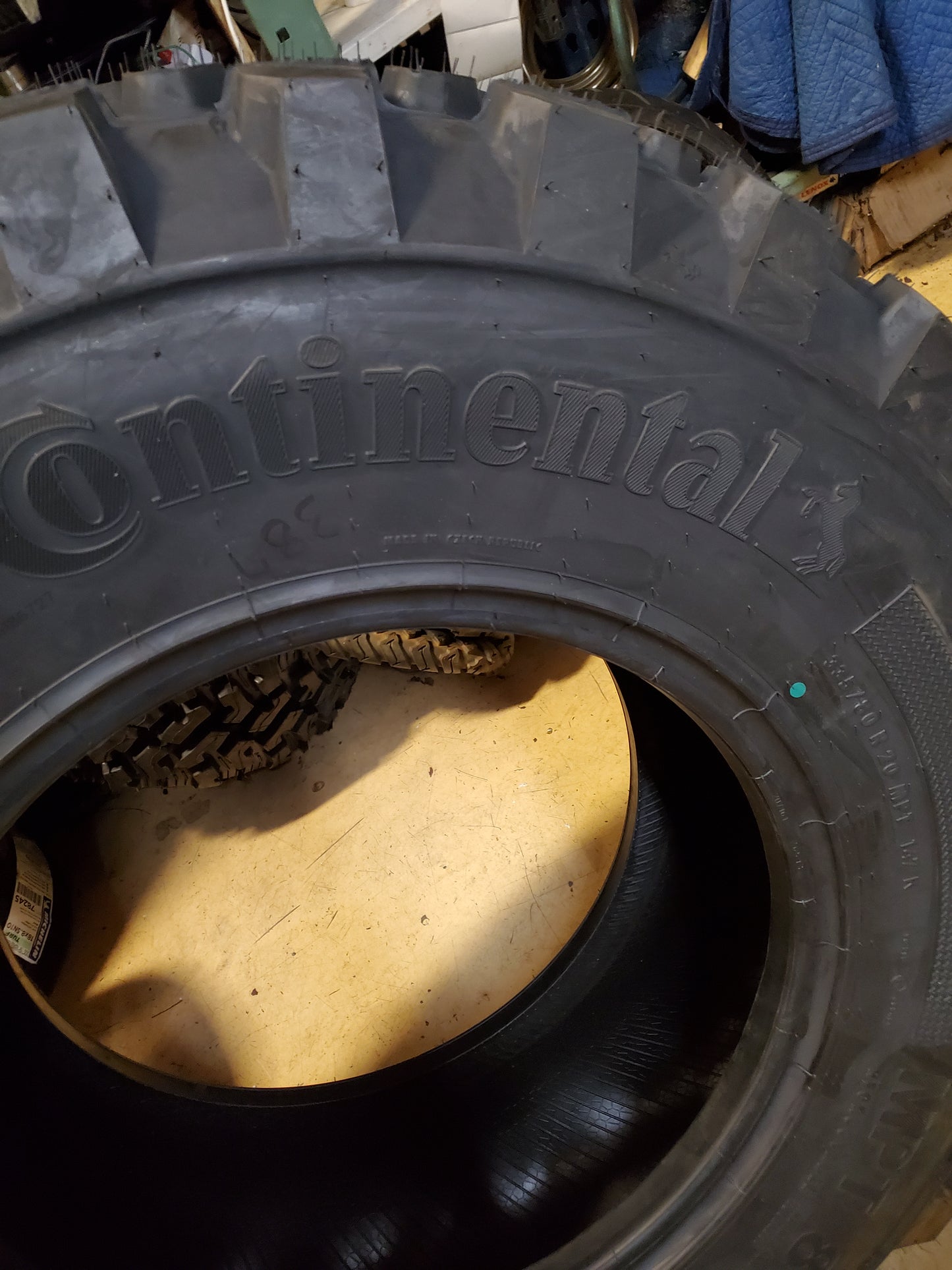 CONTINENTAL MPT 81 BSW 335 80 20 147K TIRE 05740140000