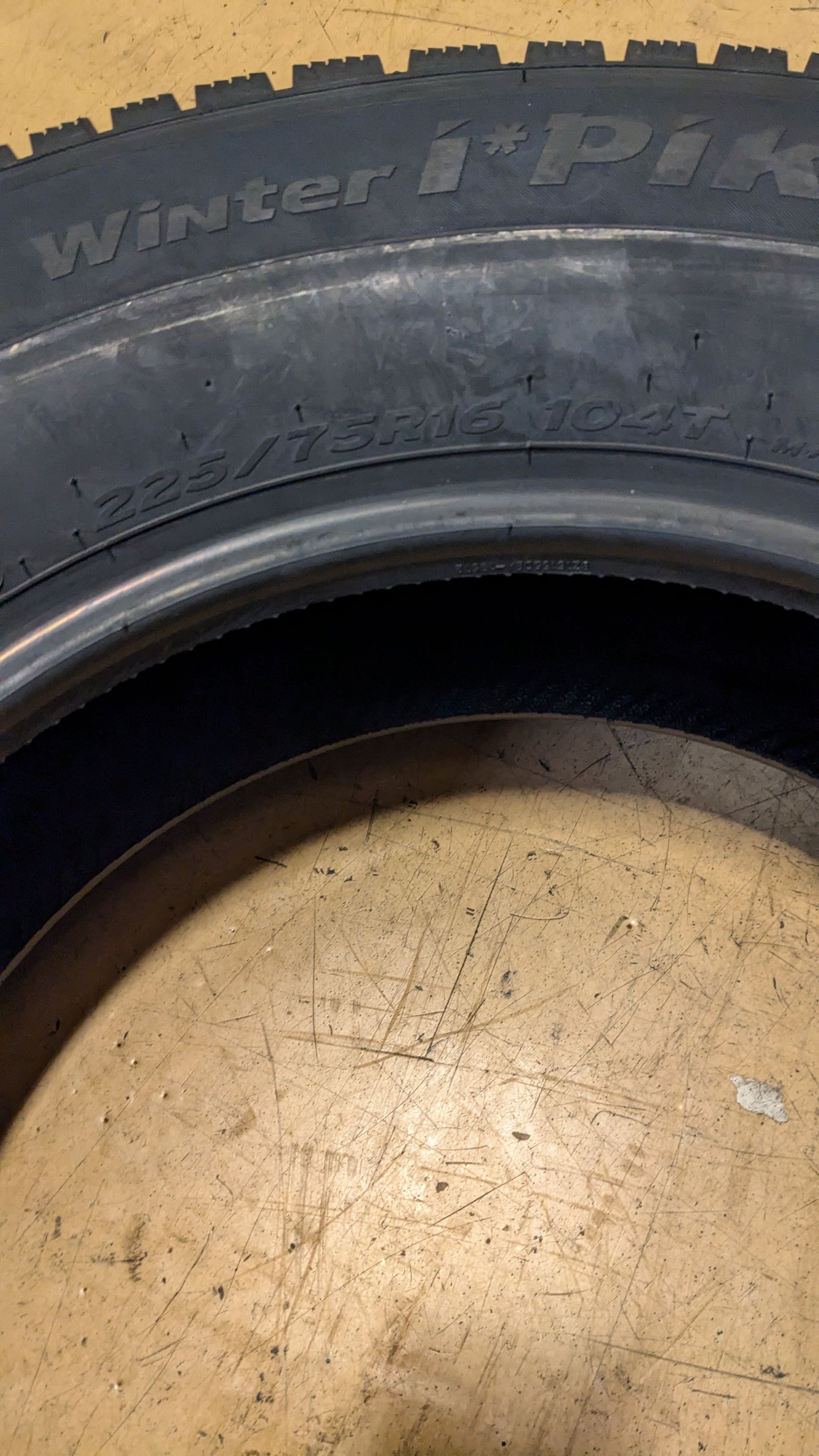 HANKOOK WINTER I PIKE X BSW P 225 75 16 104T WINTER TIRE 1026040