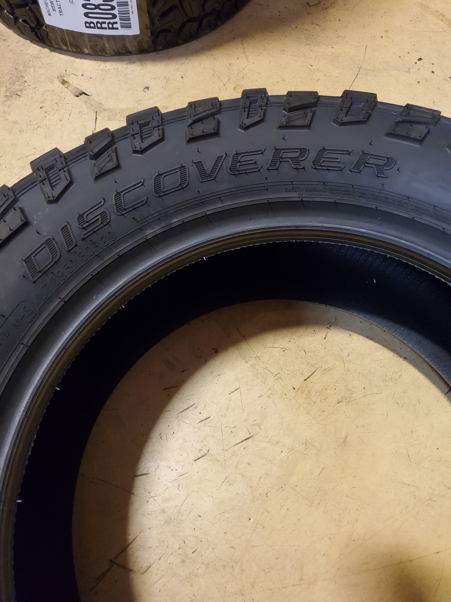COOPER DISCOVERER STT PRO BSW LT 295 60 20 126/123Q 10PLY MUD TIRE 170104006