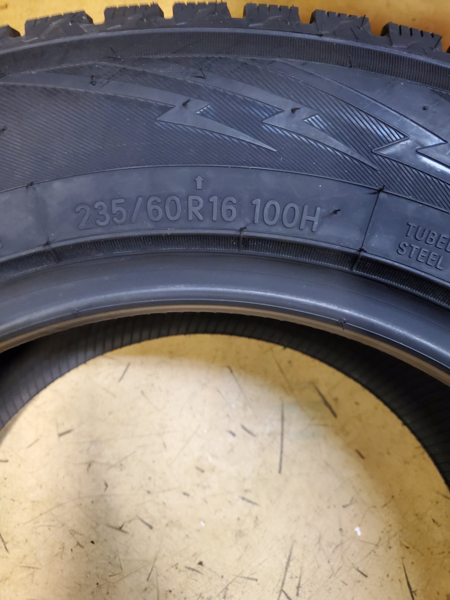 TOYO OBSERVE GSI-6 LS BSW P 235 60 16 100H WINTER TIRE 174760