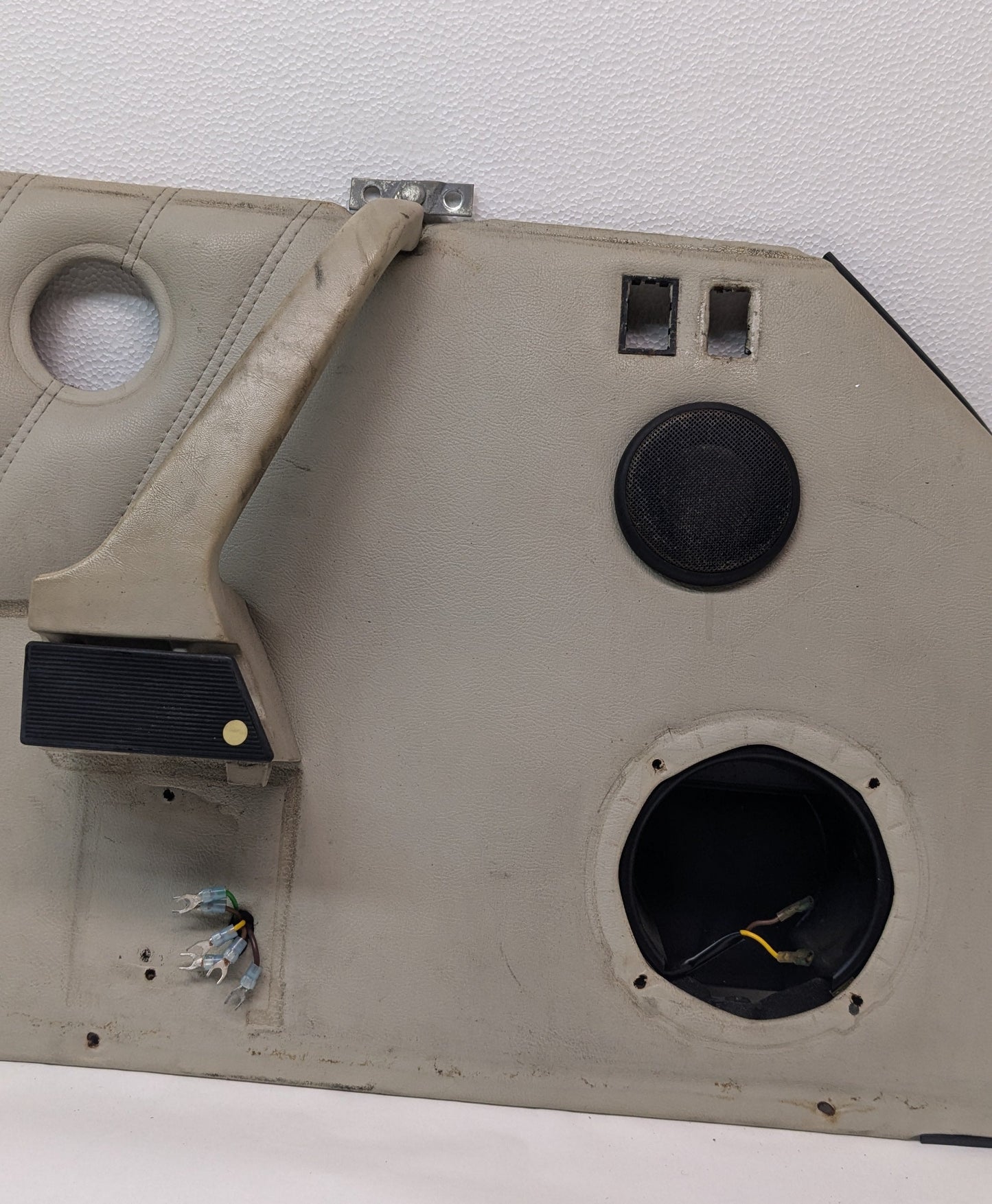 USED PORSCHE 911 CARRERA LEFT LEATHER DOOR PANEL WITH TWEETER AND HANDLE