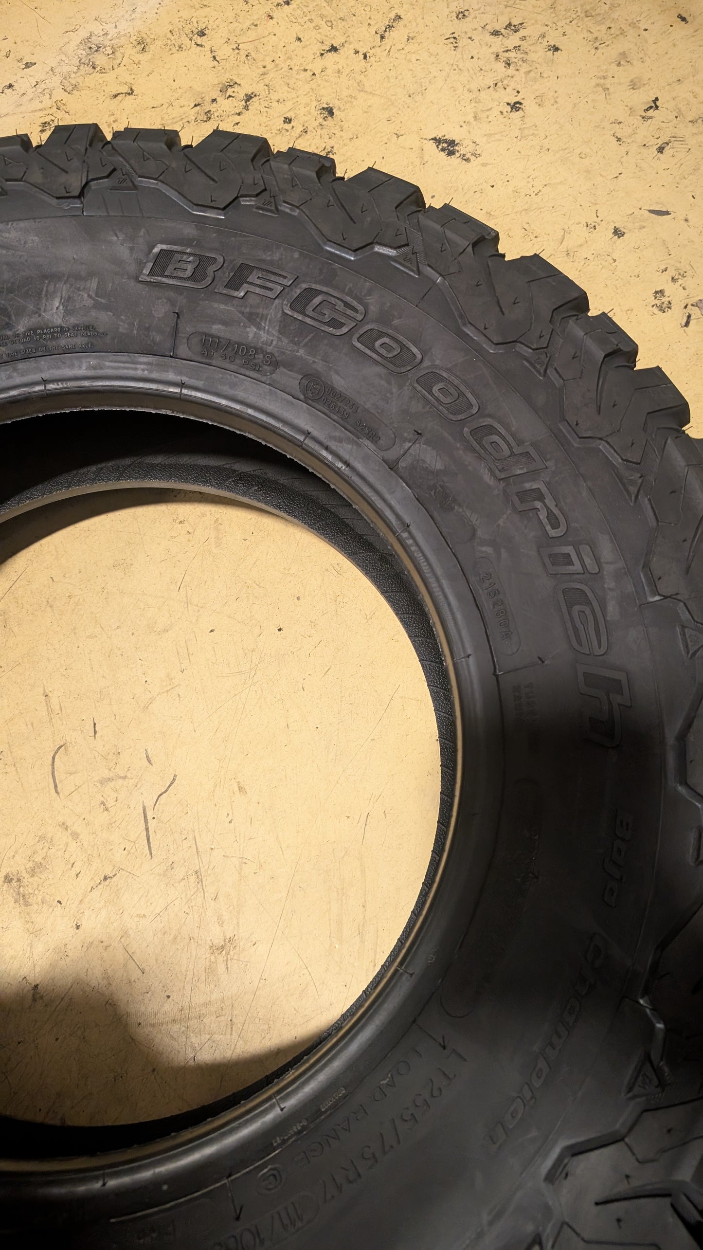 BFGOODRICH ALL TERRAIN T/A KO2 BSW LT 255 75 17 111/108S 6PLY TIRE 11450