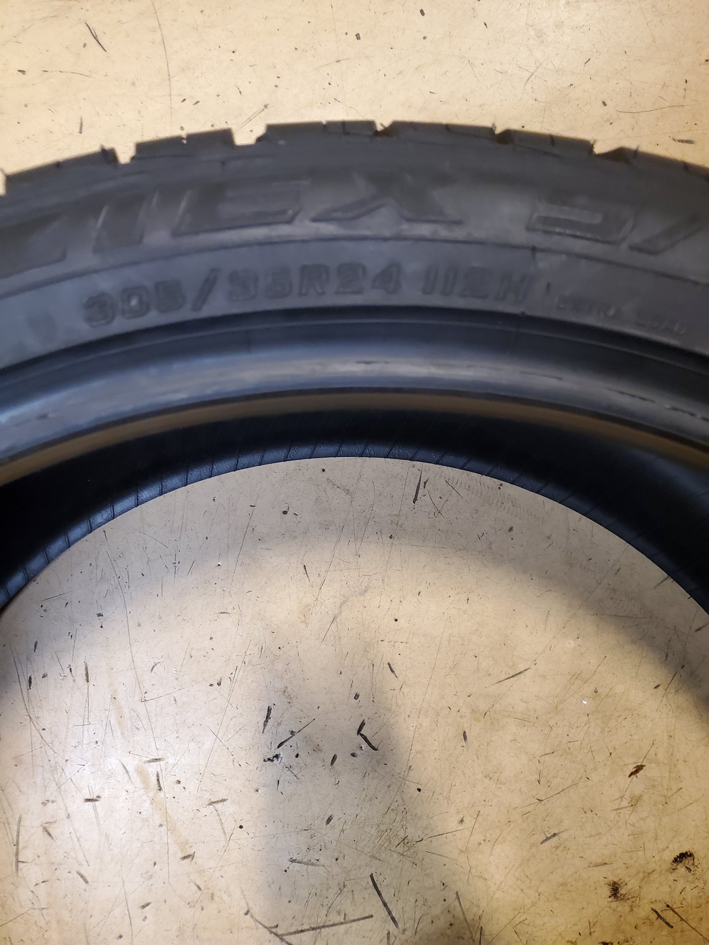 NOS FALKEN ZIEX S/TZ 05 BSW P 305 35 24 112H XL ALL SEASON TIRE 28051402