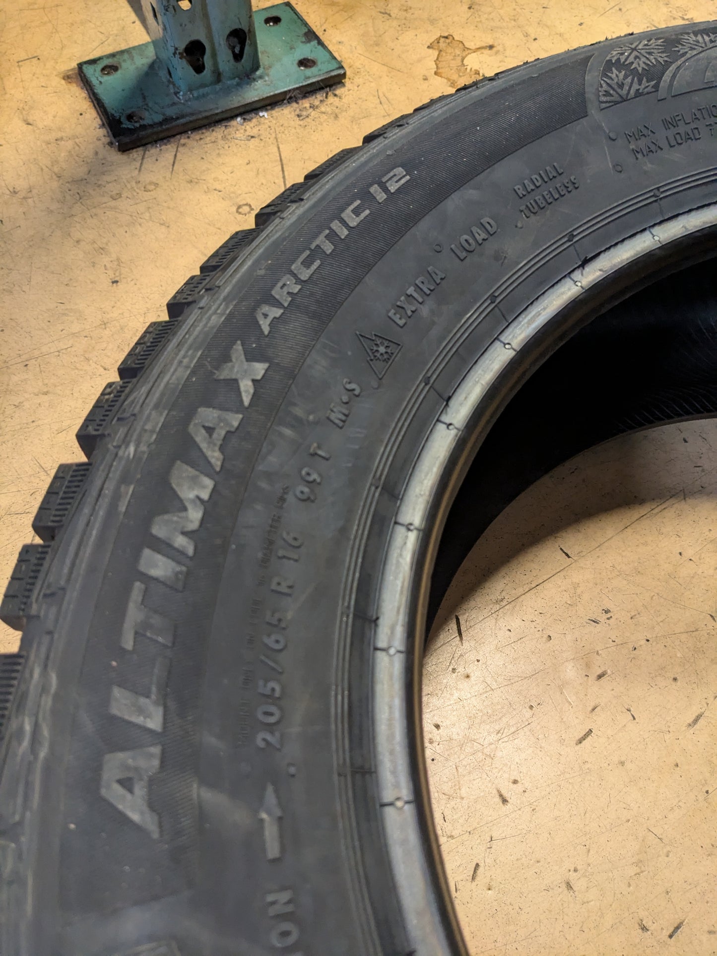 GENERAL ALTIMAX ARCTIC 12 BSW P 205 65 16 99T XL WINTER/SNOW TIRE 15502970000