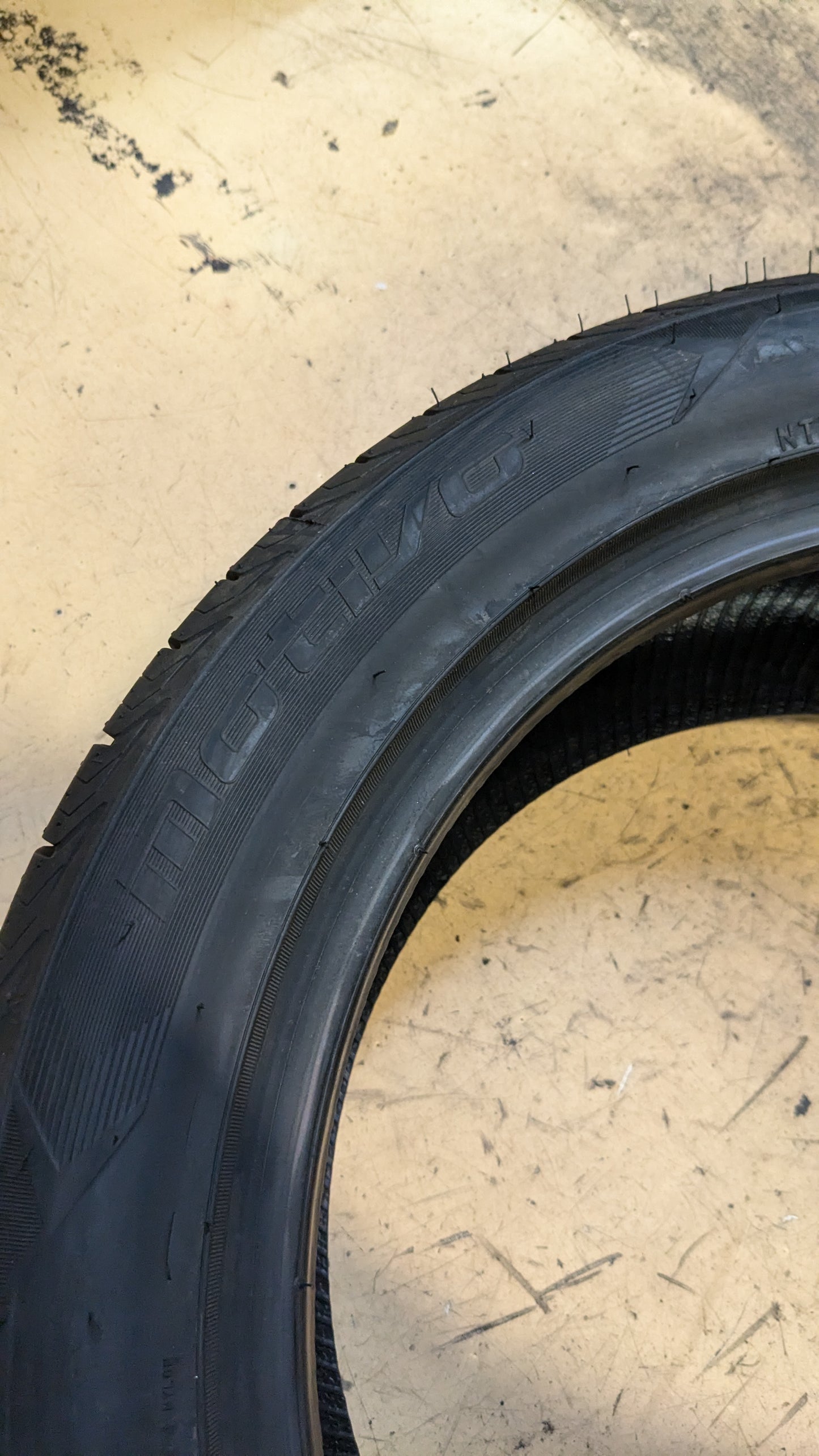 NITTO MOTIVO BSW P 225 50 17 98W XL UHP TIRE 210020