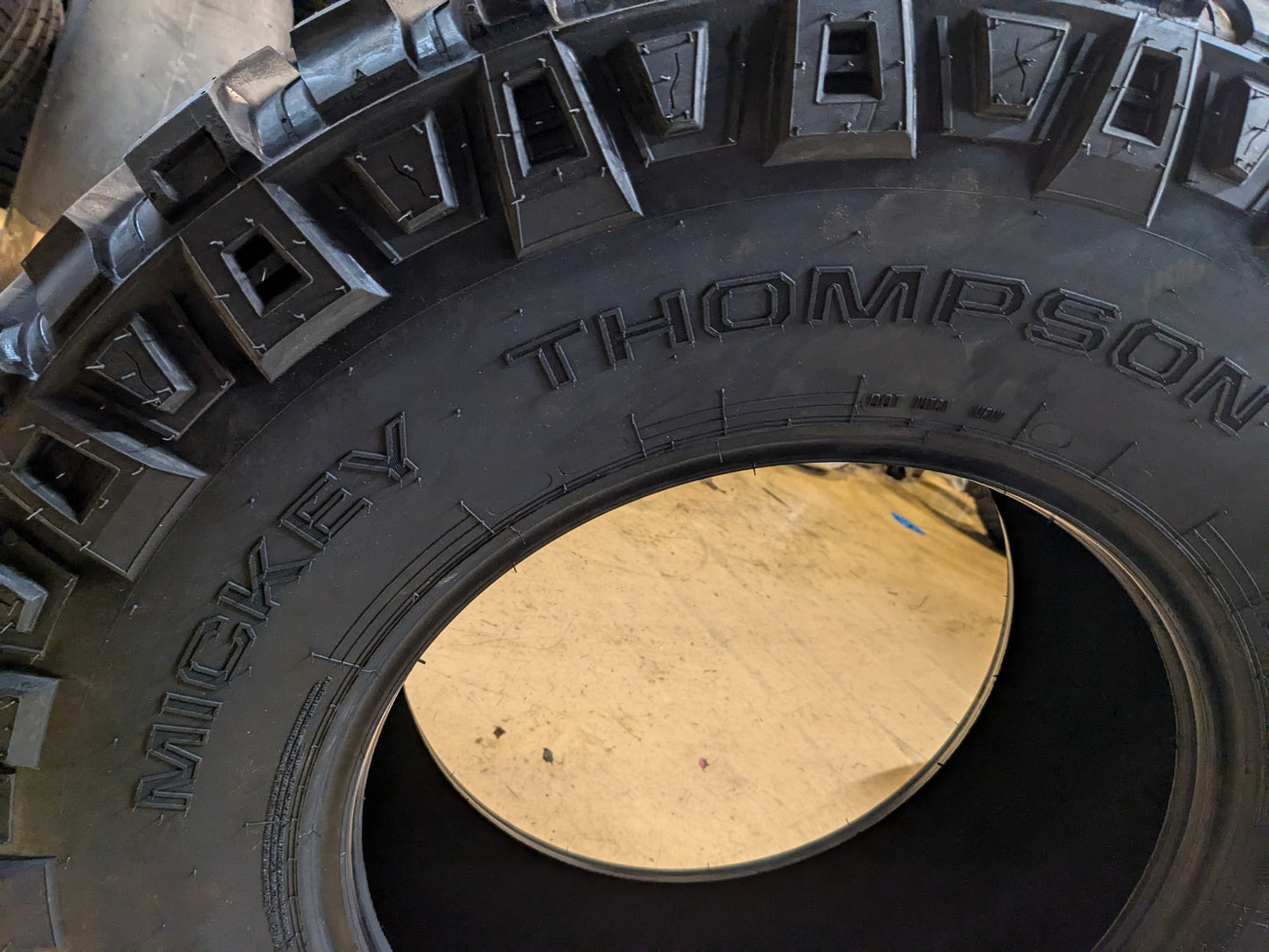 (KSL ONLY) 4 MICKEY THOMPSON BAJA LEGEND MTZ BSW LT 37 13.5 18 124Q D MUD TERRAIN TIRE 331149005