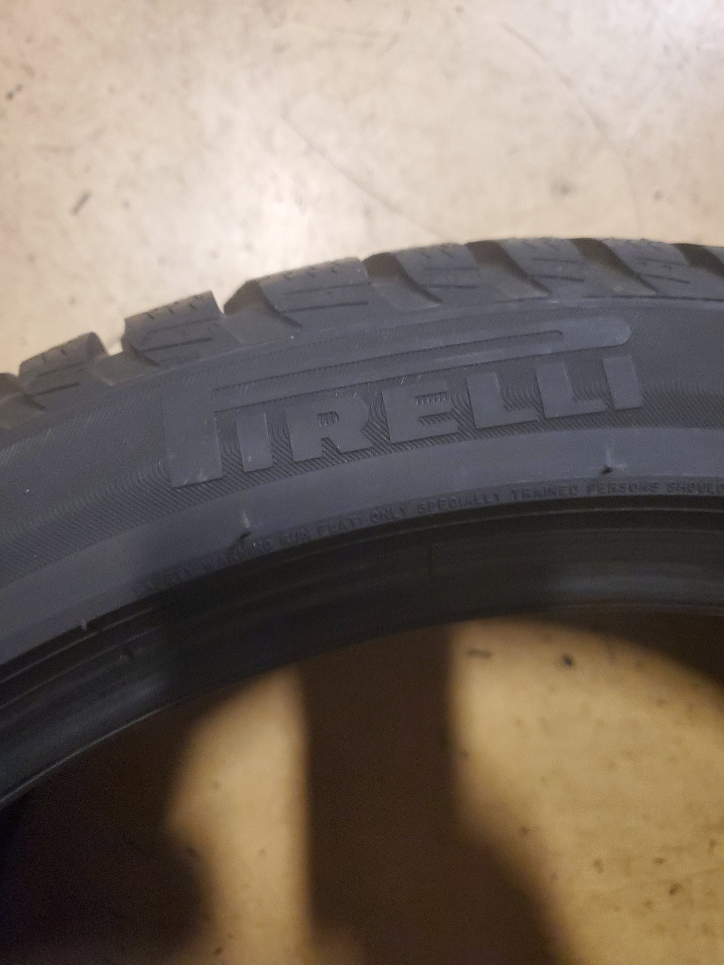 NOS PIRELLI WINTER SOTTOZERO 3 MOE RF BSW P 275 35 19 100V WINTER TIRE 2729000