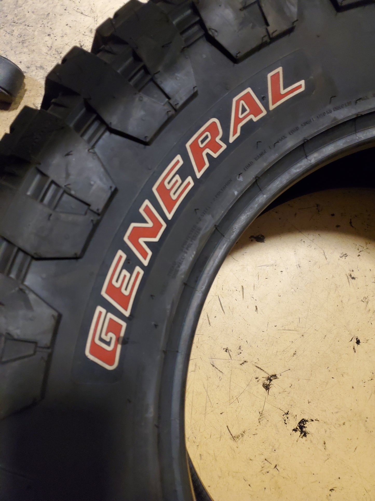 GENERAL GRABBER X3 BSW LT 37 13.5 20 127/120Q 10PLY MUD TIRE 04506090000