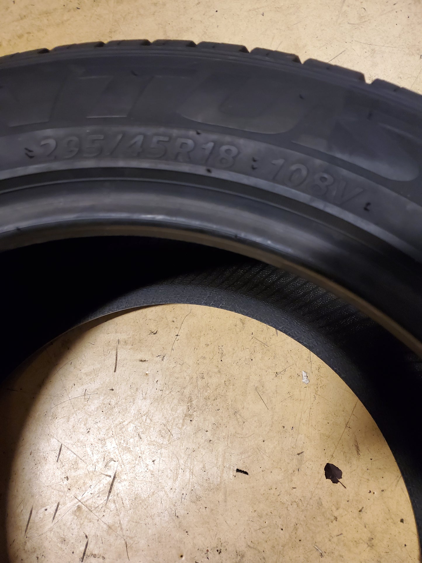 HANKOOK VENTUS ST RH06 BSW P 295 45 18 108V ALL SEASON TIRE 1004324