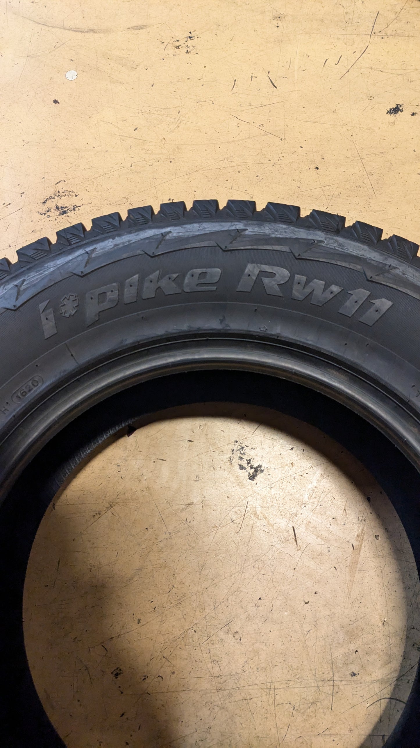 NOS HANKOOK I PIKE RW11 BSW P 275 65 18 114T XL WINTER TIRE 2021294