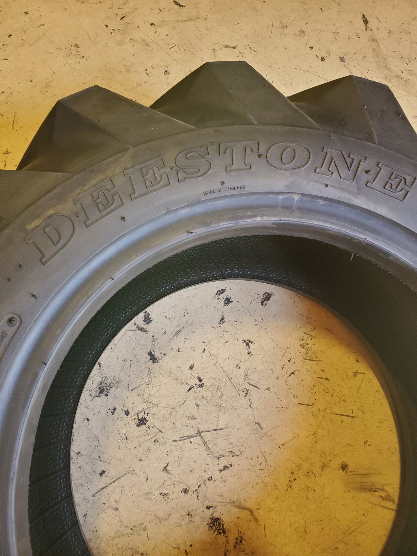DEESTONE EXTRA GRIP BSW 10.5 80 18 131/119A8 10PLY INDUSTRIAL TIRE DS5014