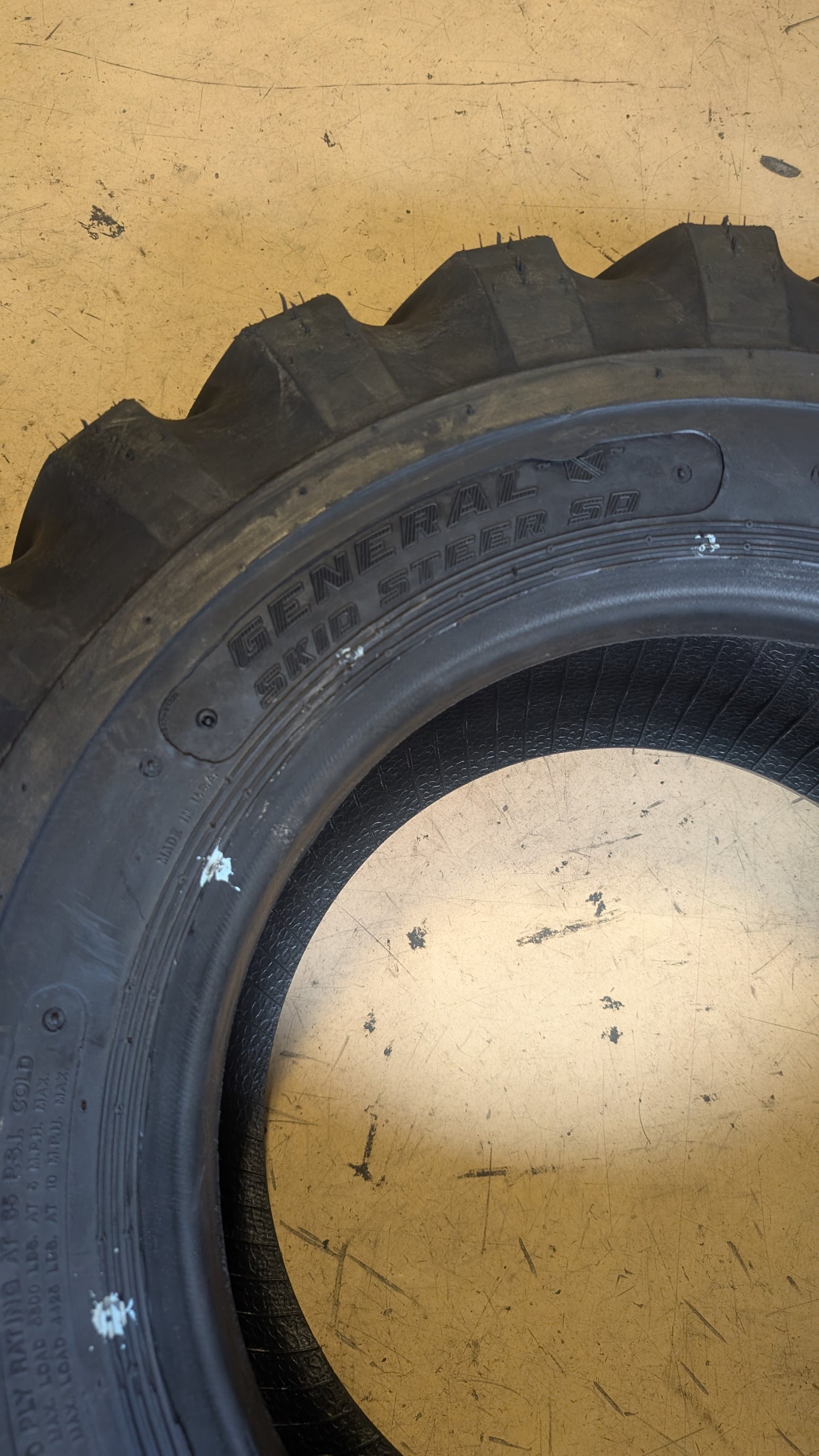 GENERAL SKID STEER BSW 12 16.5 10PLY TIRE 1270581