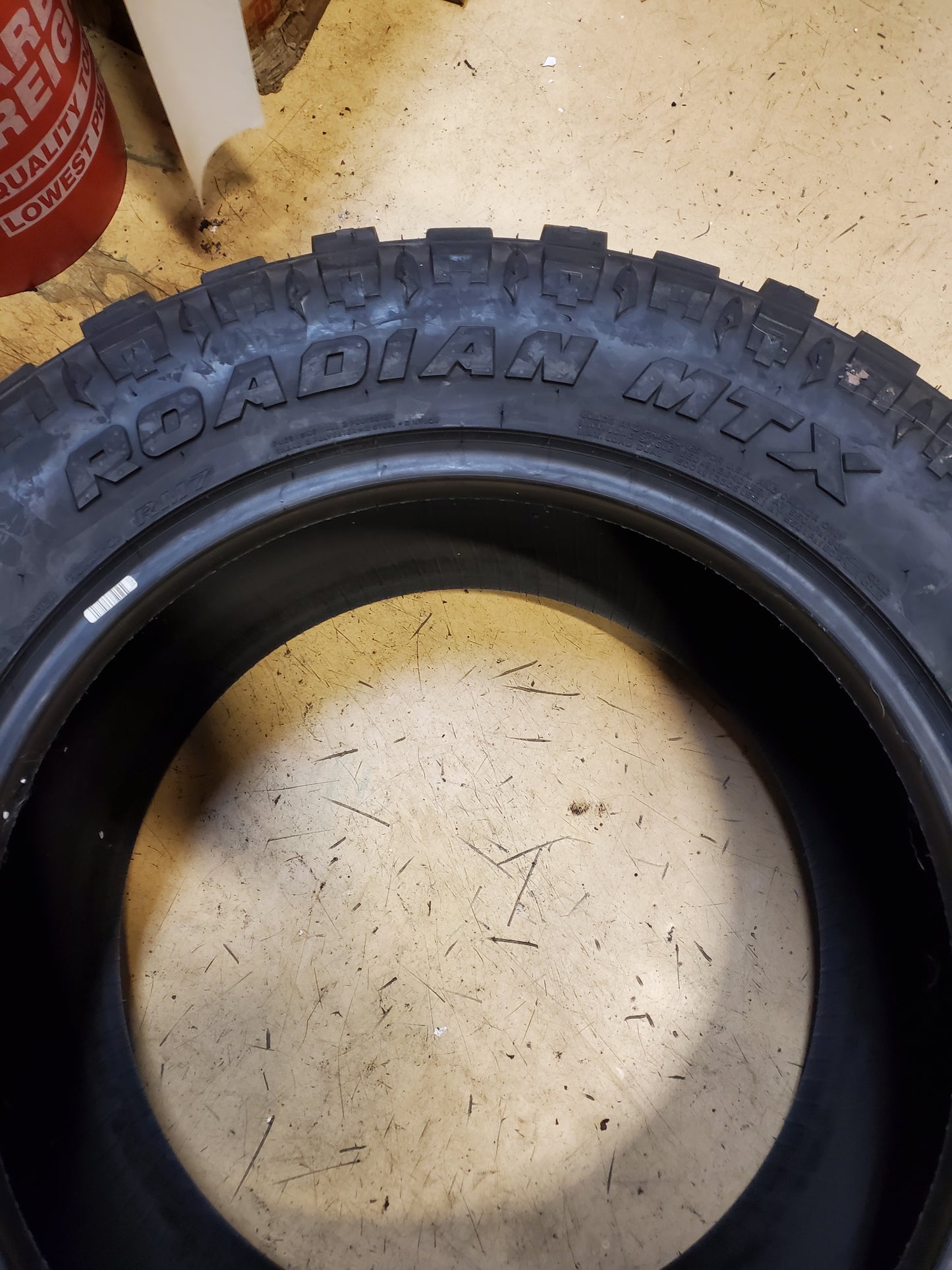 NOS NEXEN ROADIAN MTX BSW LT 305 55 20 125/122Q 12PLY MUD TIRE 16271NXK