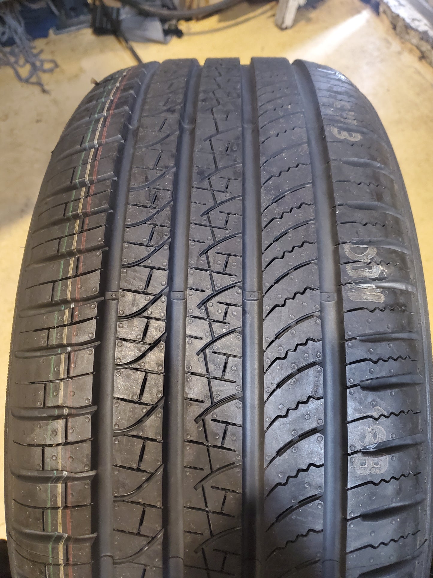 PIRELLI P ZERO ALL SEASON VOL BSW P 235 40 19 96V XL UHP TIRE 3850400