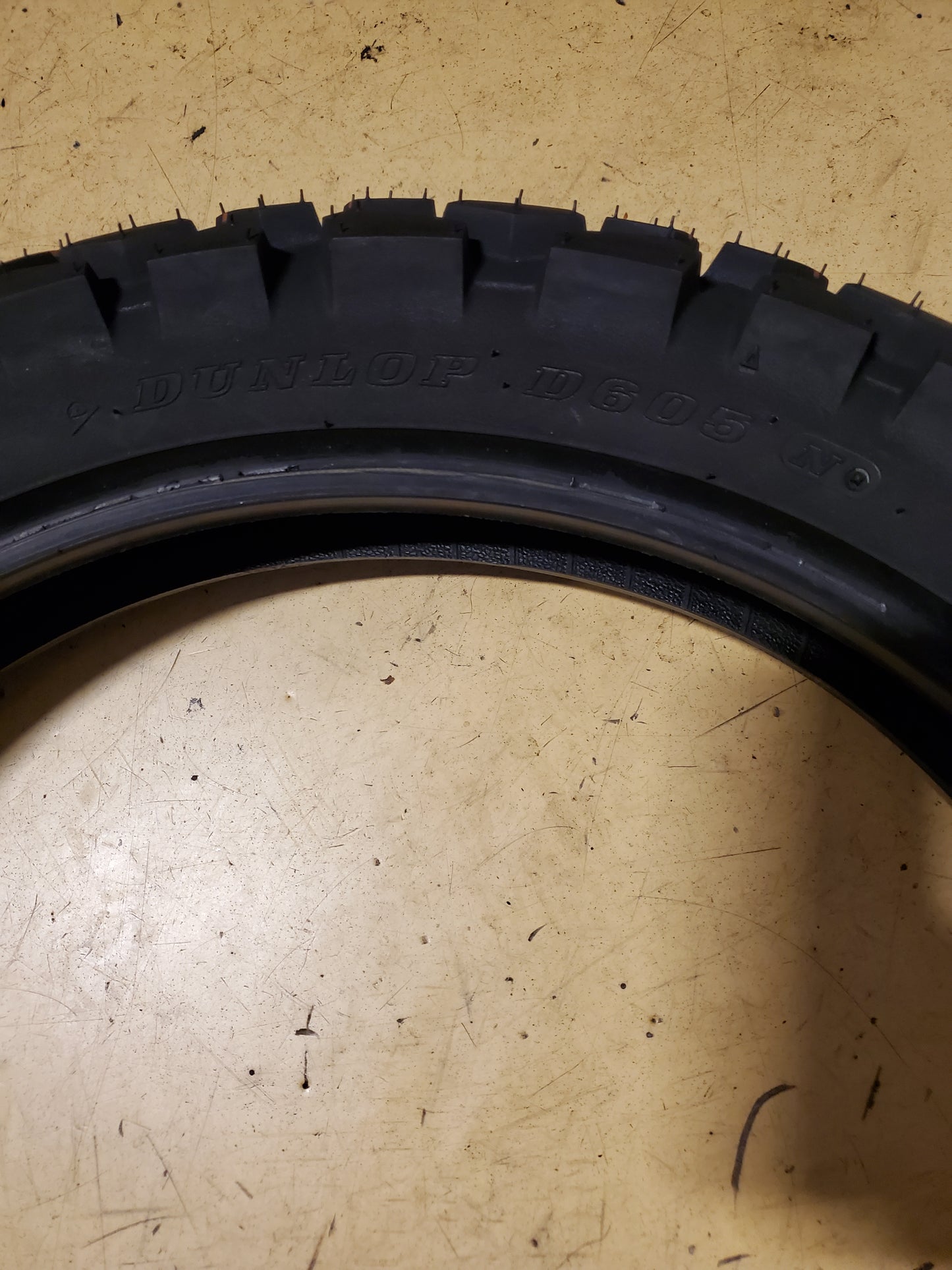DUNLOP D605 BSW 4.6 18 63P REAR MOTORCYCLE TIRE 45154646