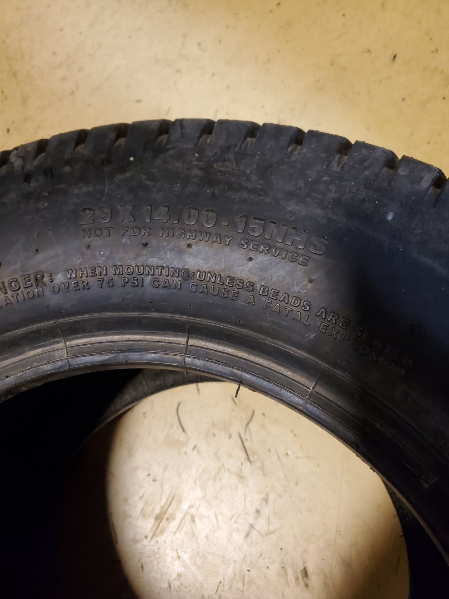 NOS OTR ULTRA CHEVRON BSW 29 14 15 4PLY LAWN TIRE T560429140015