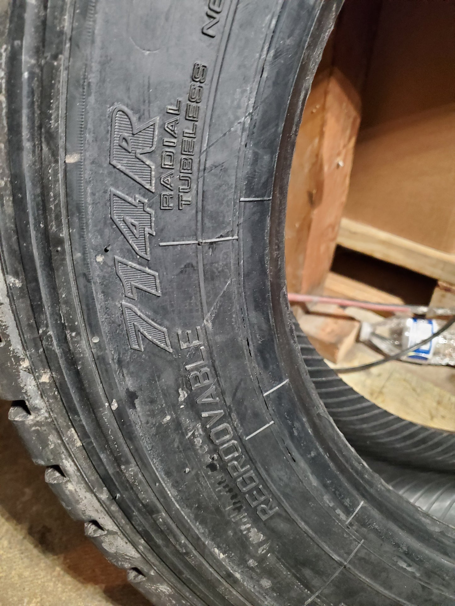 YOKOHAMA 714R BSW LT 225 70 19.5 128/126L 14PLY DRIVE TIRE 120171401