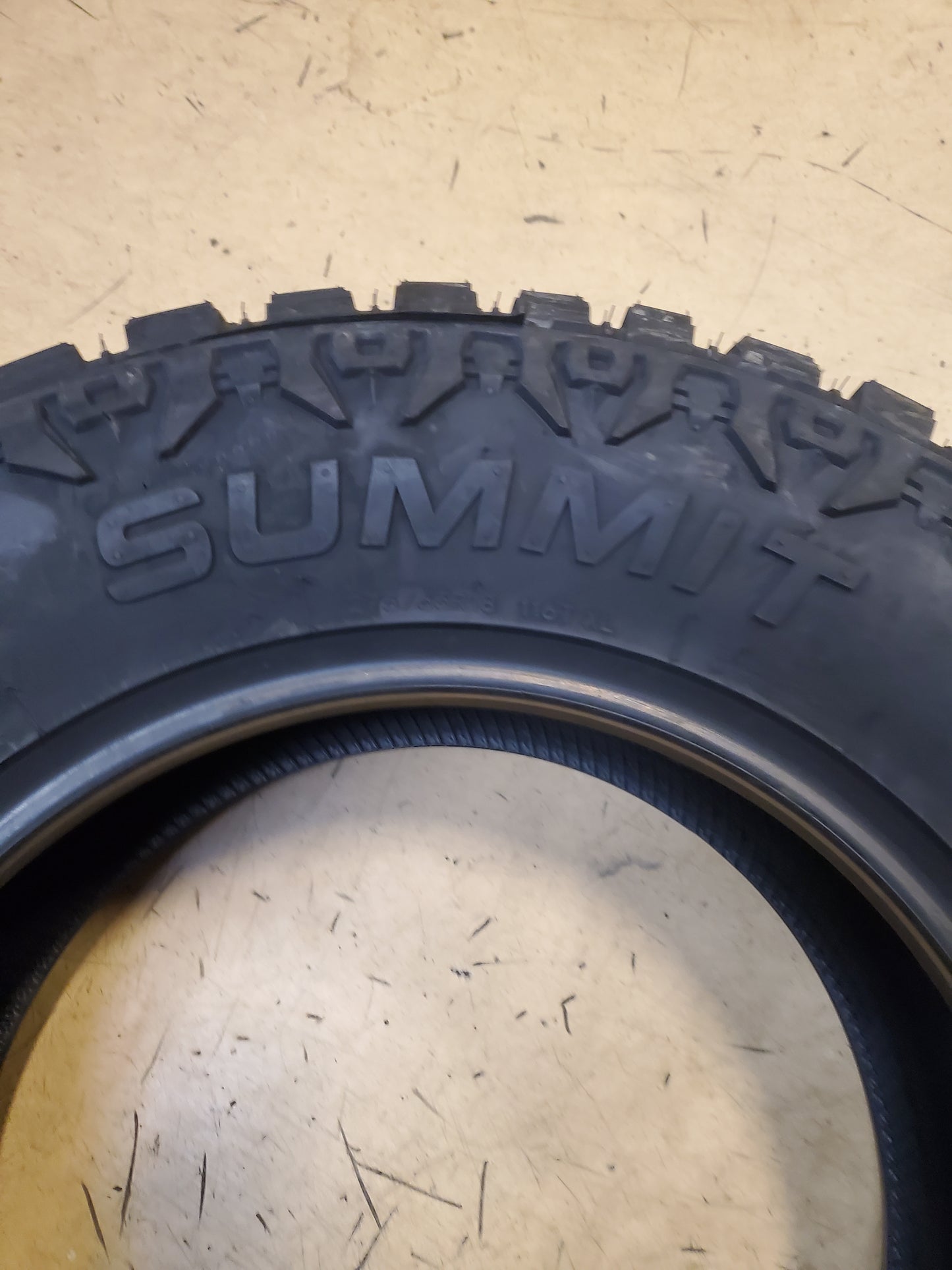 SUMMIT TRAIL CLIMBER RT BSW P 275 65 18 116T XL RUGGED TERRAIN TIRE 1600702