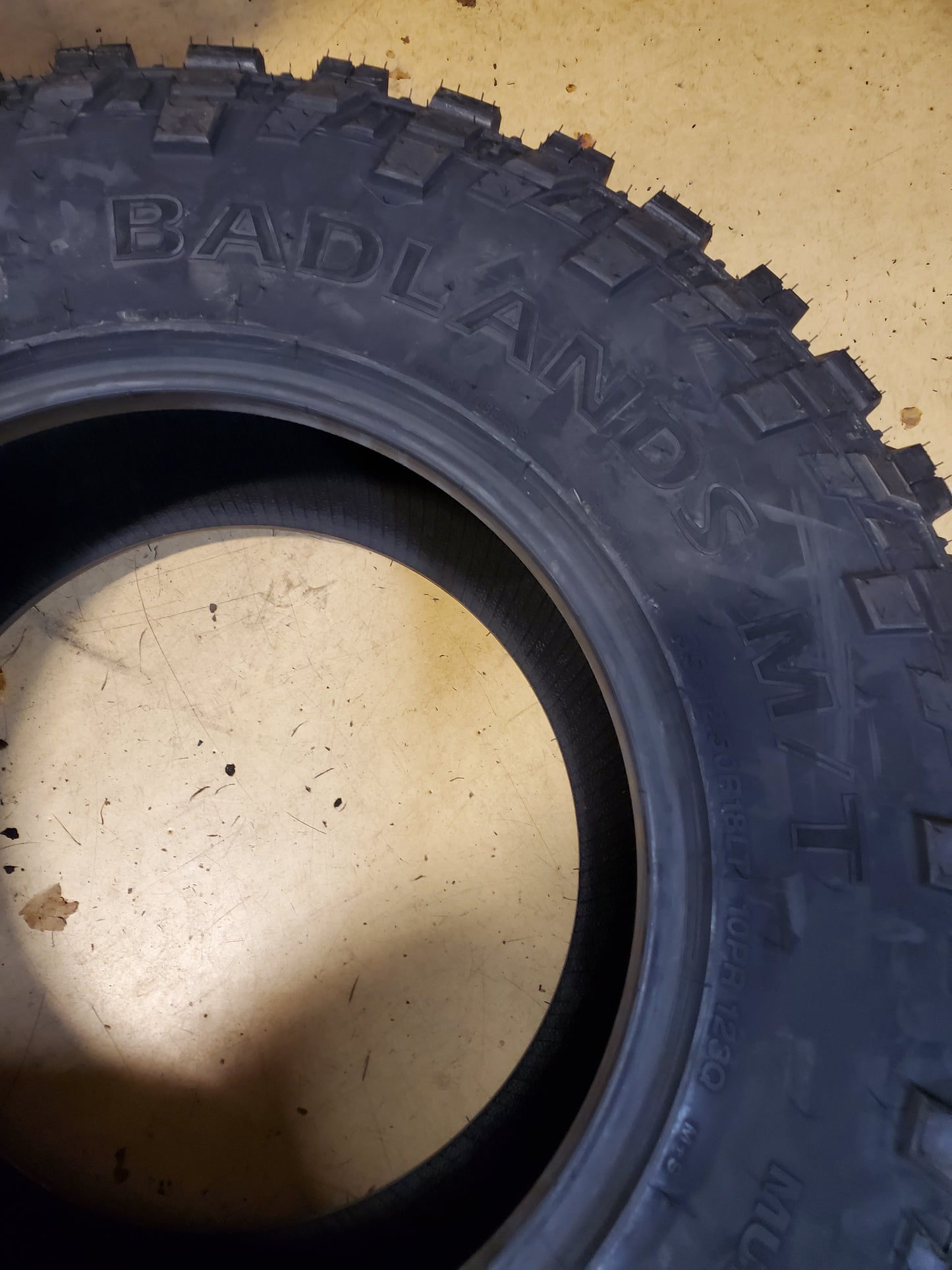 MASTERTRACK BADLANDS M/T BSW LT 35 12.5 18 123Q 10PLY MUD TIRE MASTMT008