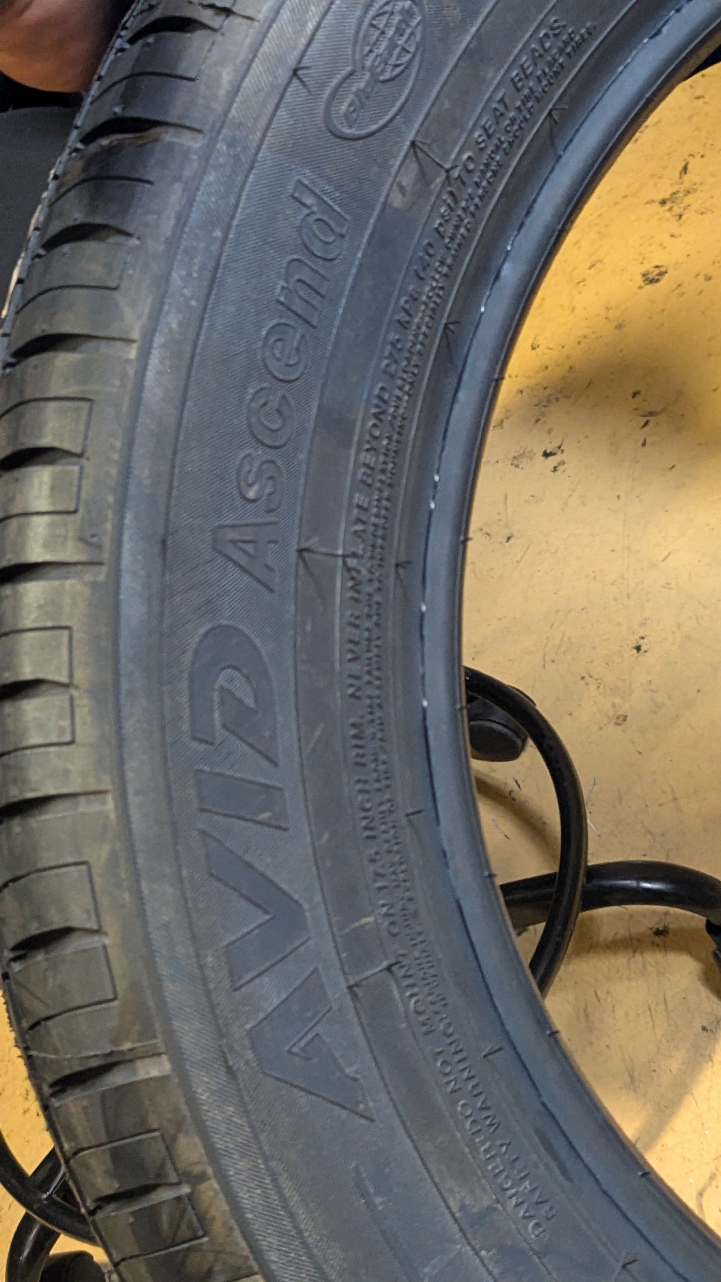 2 YOKOHAMA AVID ASCEND BSW P 215 60 17 95T SL ALL SEASON TIRES 110132359