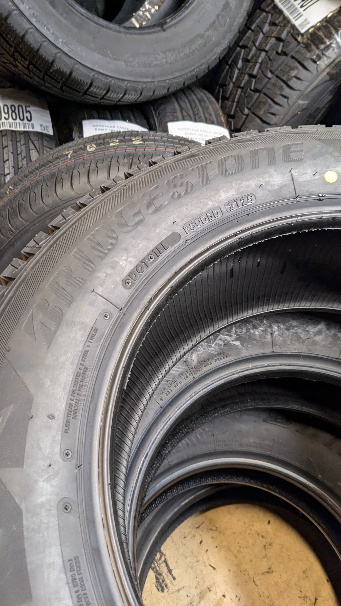 BRIDGESTONE BLIZZAK DMV2 BSW P 225 65 17 102S WINTER TIRE 015692