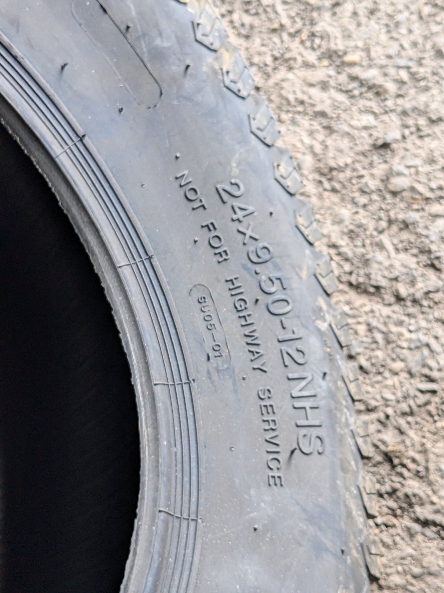 HI RUN SU05 BSW 24 9.5 12 4PLY LAWN TIRE 129305799