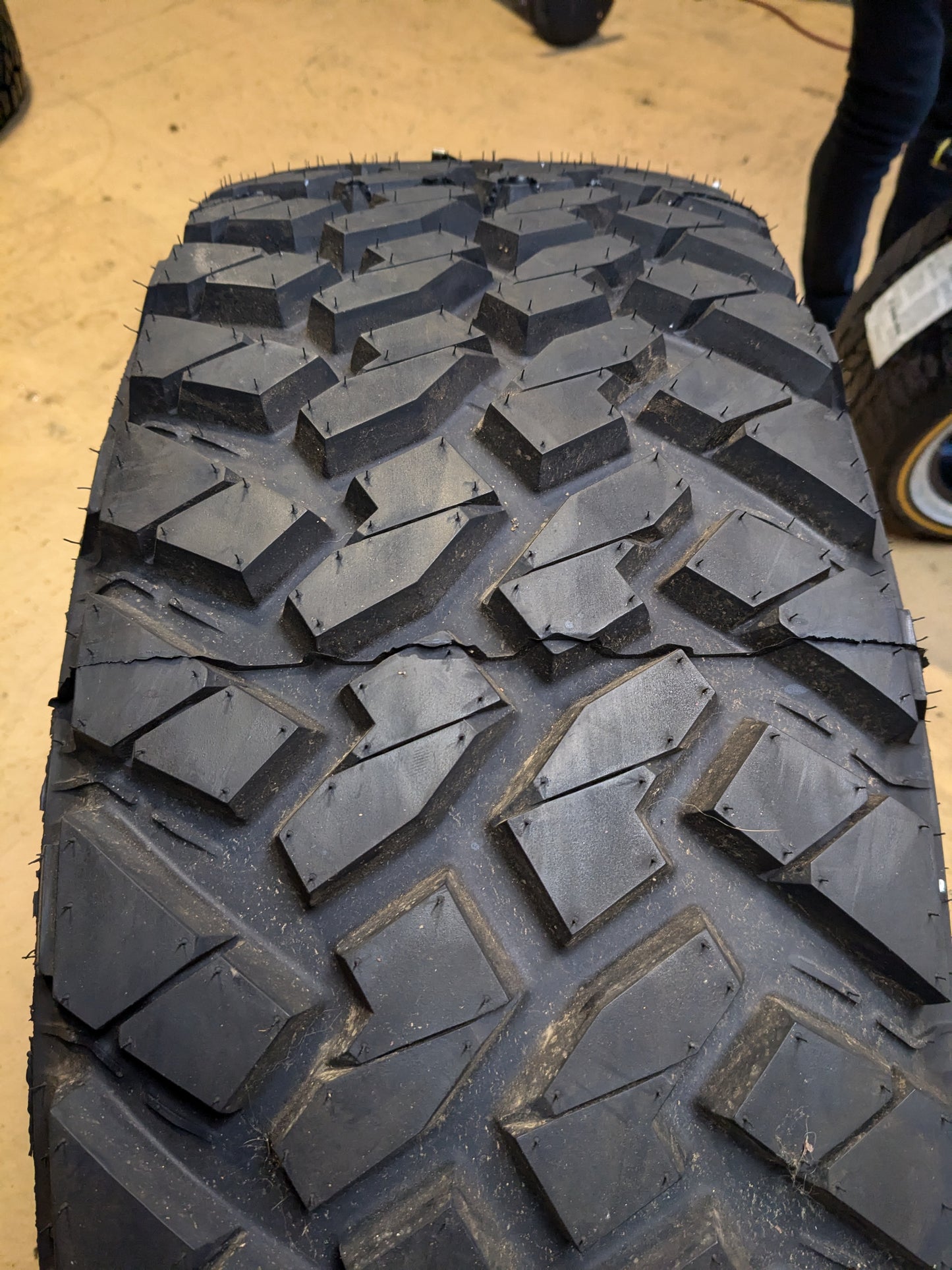 (KSL ONLY) 2 NITTO TRAIL GRAPPLER MT LT 37 12.5 17 124Q LRD 8PLY MUD TERRAIN TIRES 205880