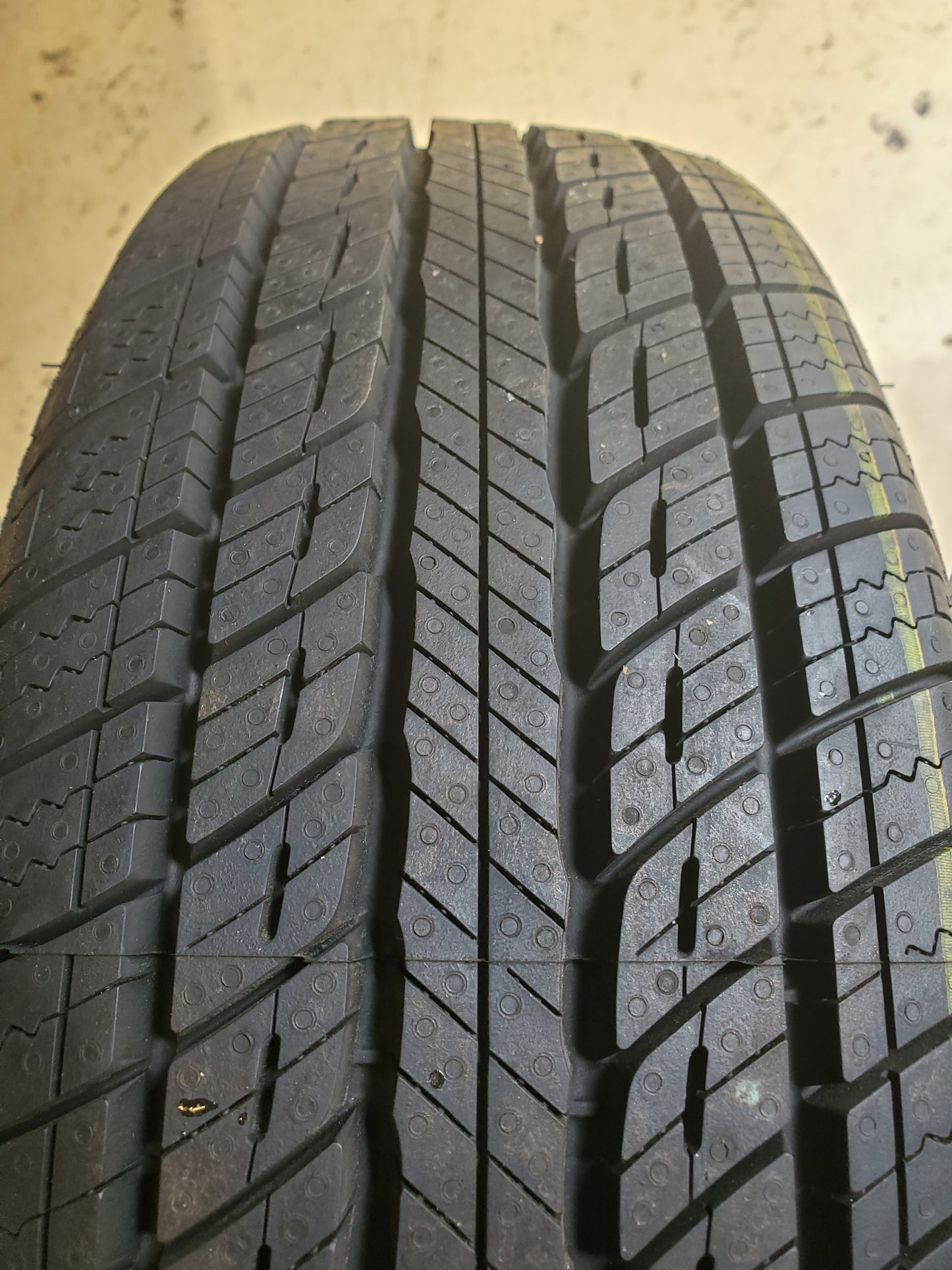 UNIROYAL TIGER PAW TOURING A/S BSW P 185 60 15 84H ALL SEASON TIRE 26635