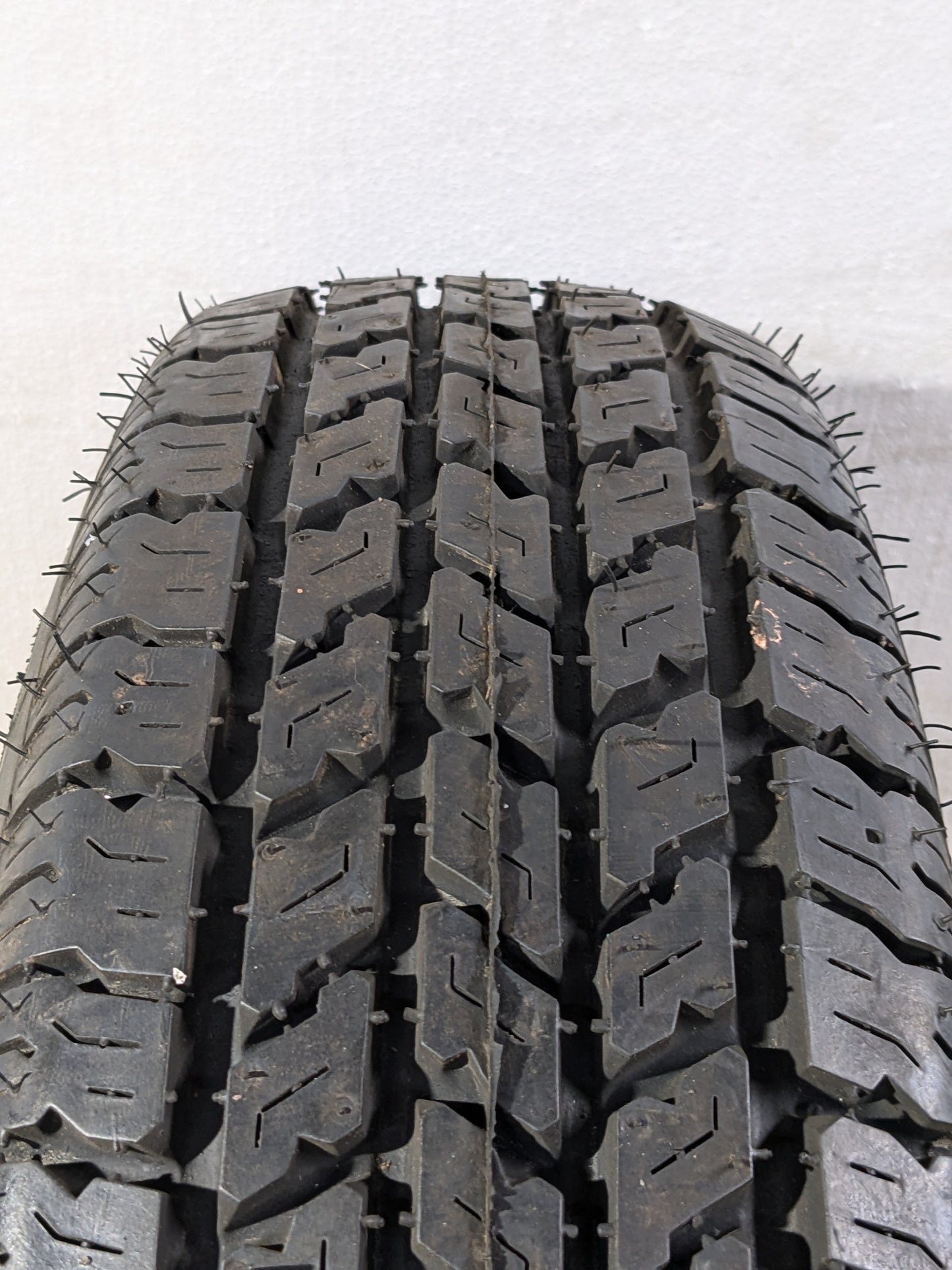 NEW OLD STOCK COKER CLASSIC NOSTALGIA WW 2-1/2" P 215 75 14 98P TIRE 538900