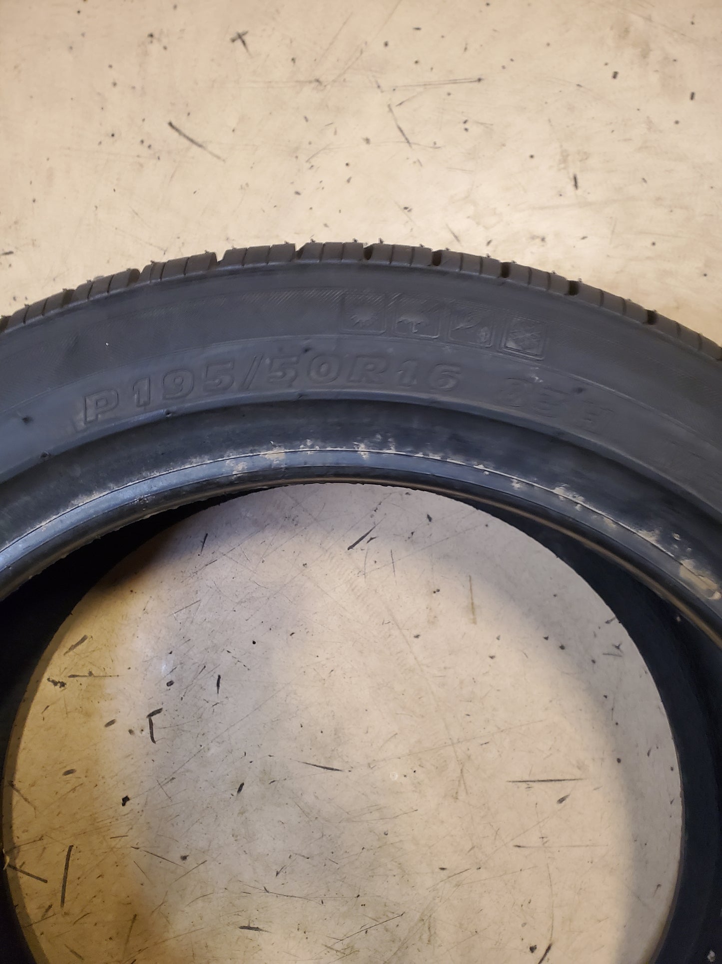 KUMHO SOLUS KH25 BSW P 195 50 16 83H ALL SEASON TIRE 2141143