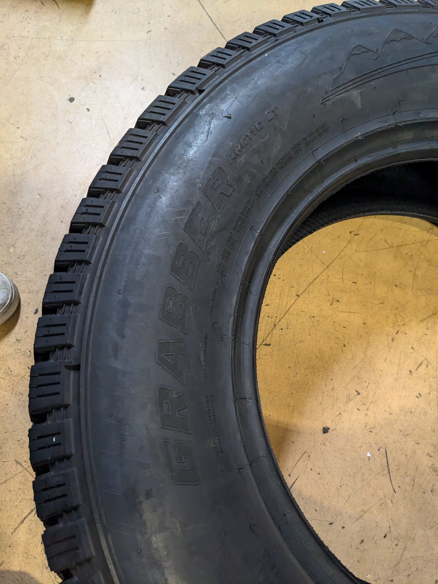 GENERAL ARCTIC LT BSW P 275 70 18 LT 125/122R 10PLY WINTER/SNOW TIRE 04504510000