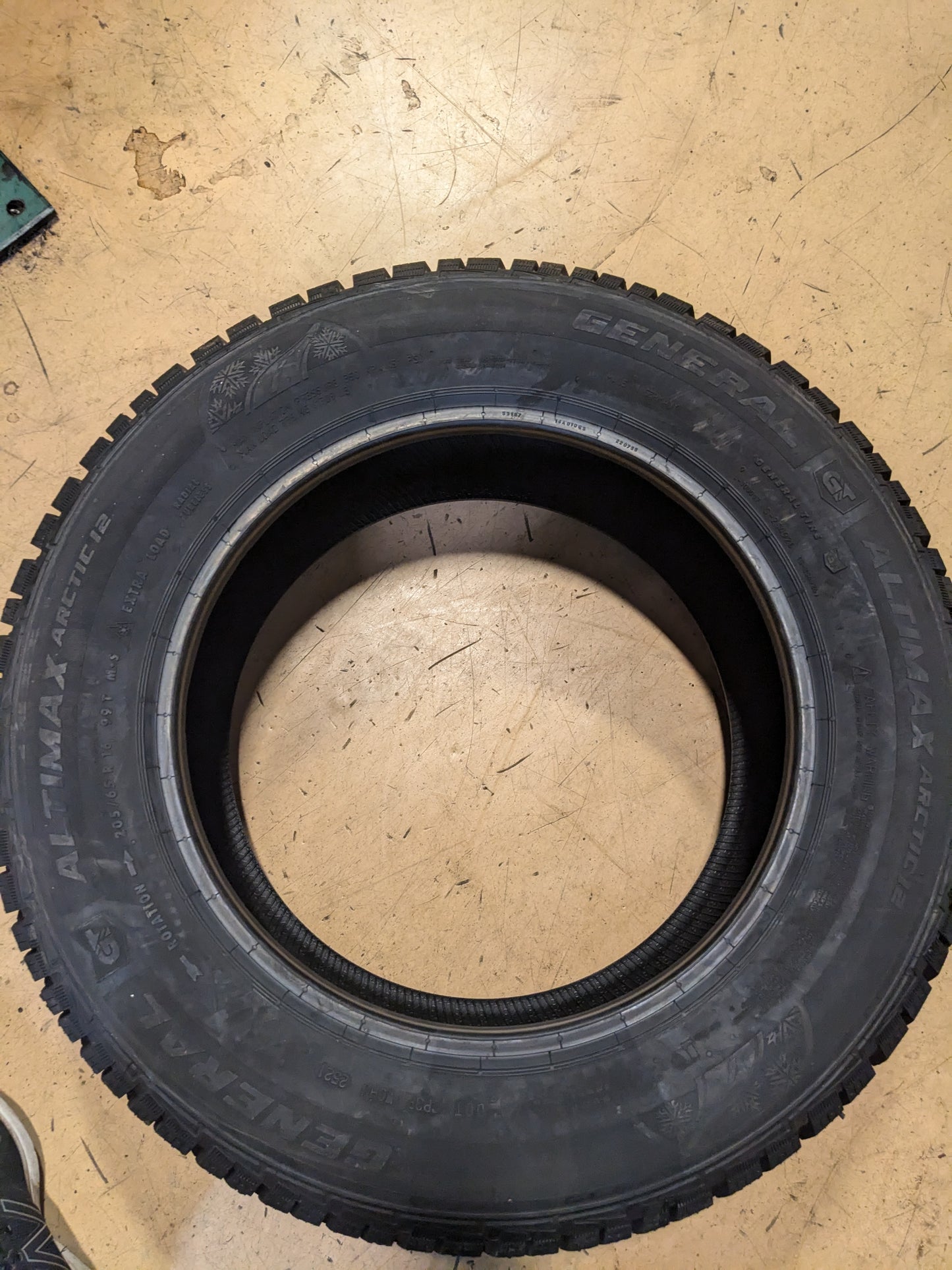 GENERAL ALTIMAX ARCTIC 12 BSW P 205 65 16 99T XL WINTER/SNOW TIRE 15502970000