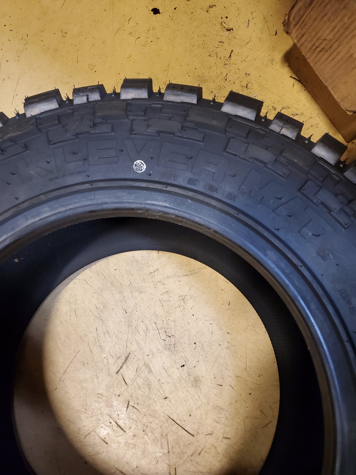 KENDA KLEVER M/T 2 KR629 BSW LT 33 10.5 17 121R 10PLY MUD TIRE 629036