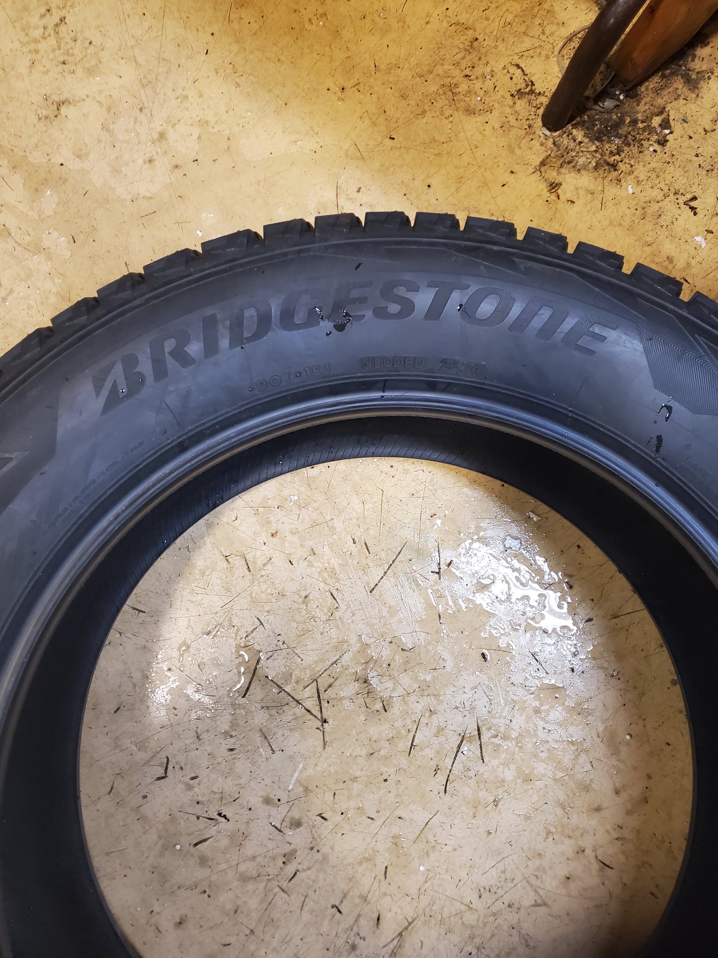 2 BRIDGESTONE BLIZZAK DM-V2 BSW P 245 60 20 107S WINTER TIRE 005852