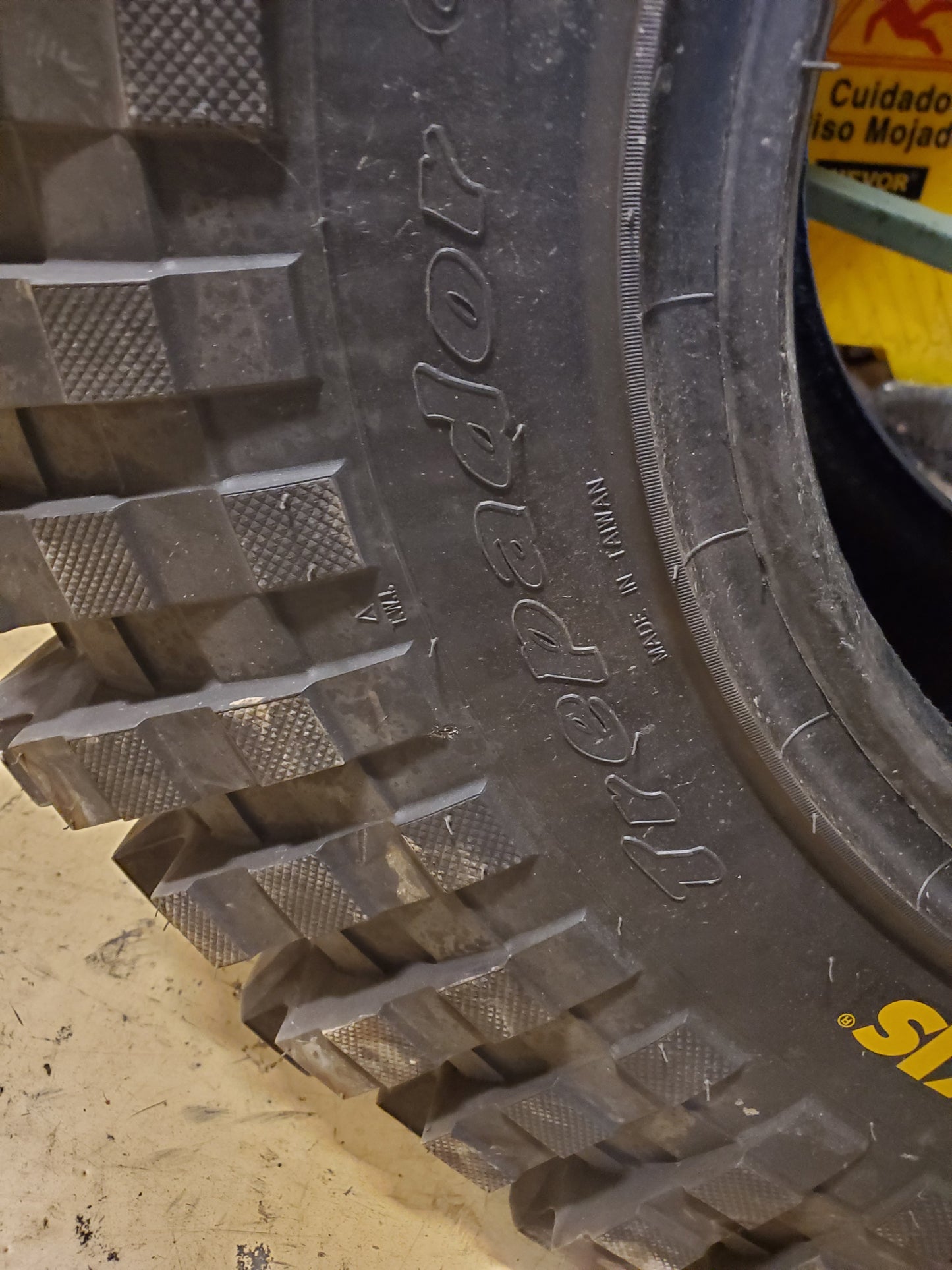 MAXXIS M8060 TREPADOR BSW LT 42 14.5 17 121L 6PLY ALL TERRAIN TIRE TL00008200