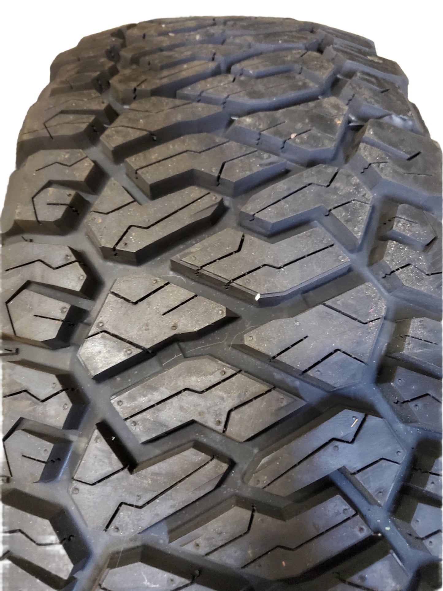 2 MAXXIS RAZR AT AT-811 BSW LT 35 11.5 17 121R 10PLY ALL TERRAIN TIRE TL00064700