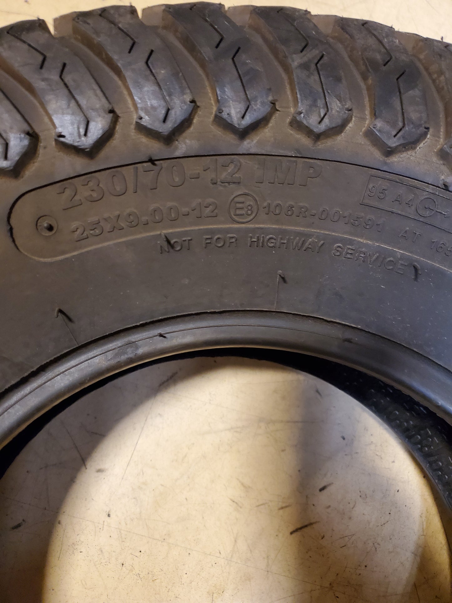 NOS CARLISLE MULTI-TRAC C/S BSW 25 9 12 95A4 4PLY LAWN TIRE 574368