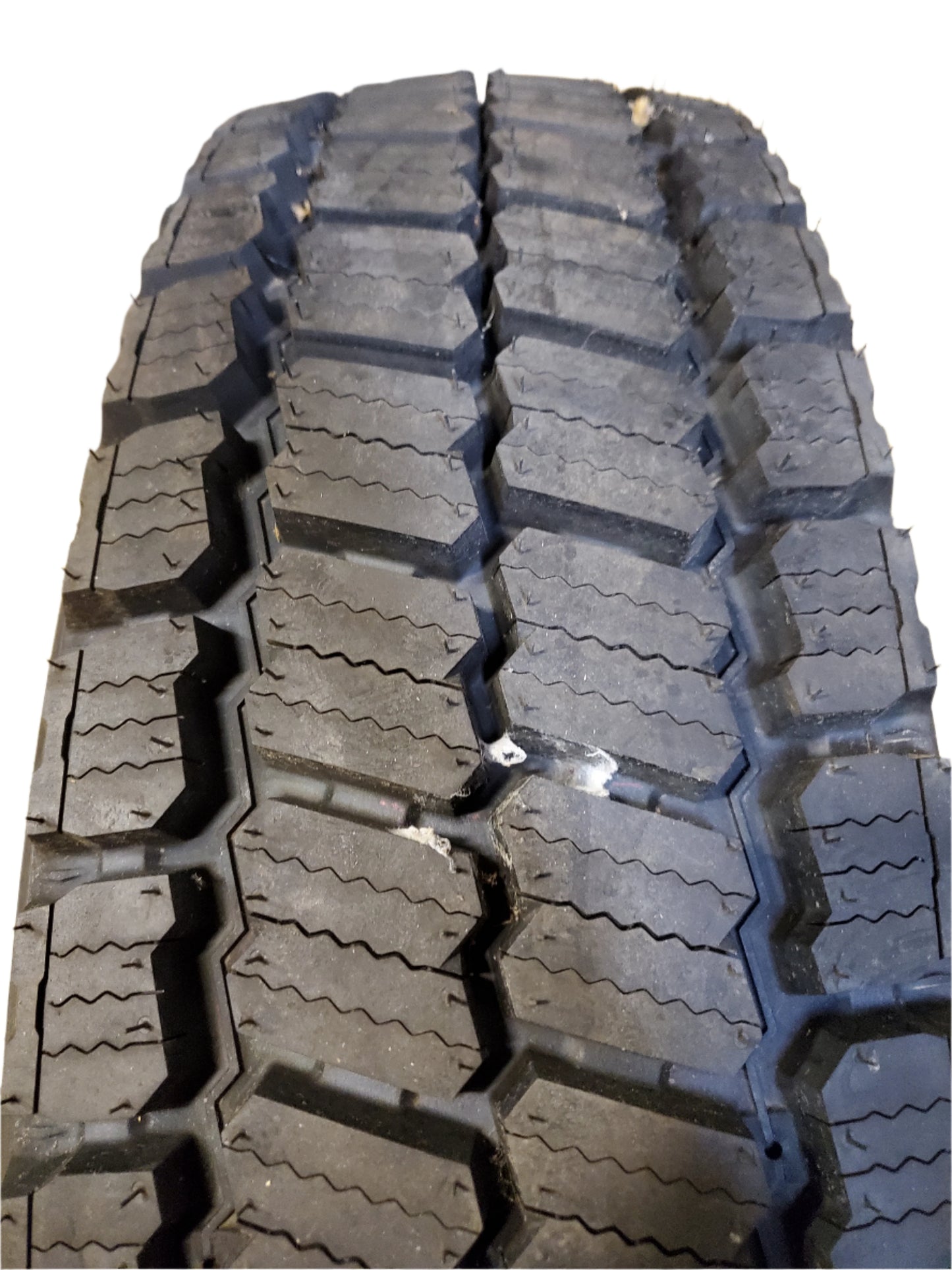 HANKOOK DH07 BSW 225 70 19.5 14PLY COMMERCIAL TIRE 3001929