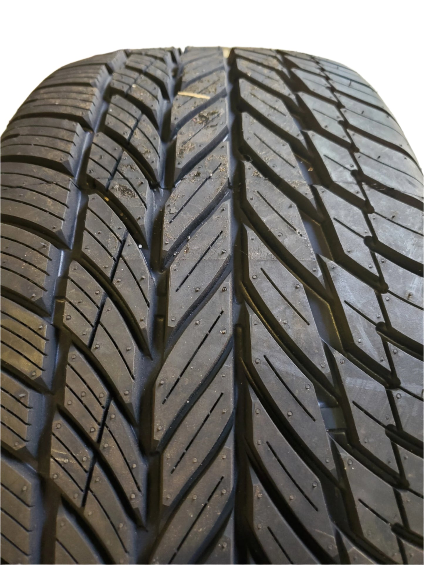 2 VOGUE WIDE TRAC TOURING RW P 235 55 17 99H CUSTOM TIRE 02180931