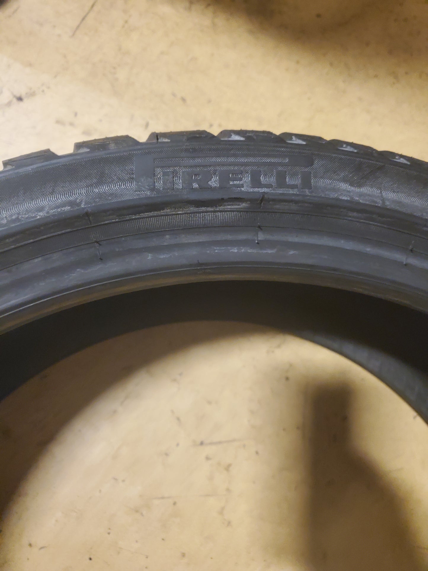 PIRELLI WINTER SOTTOZERO 3 BSW P 235 35 20 92W XL WINTER TIRE 3647200