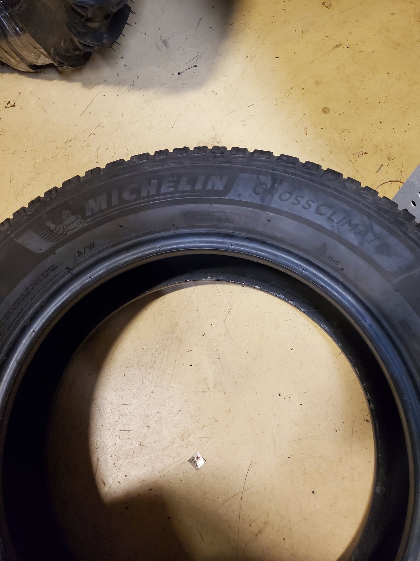 USED 8/32” MICHELIN CROSSCLIMATE2 BSW P 225 65 17 102H ALL WEATHER TIRE 13153