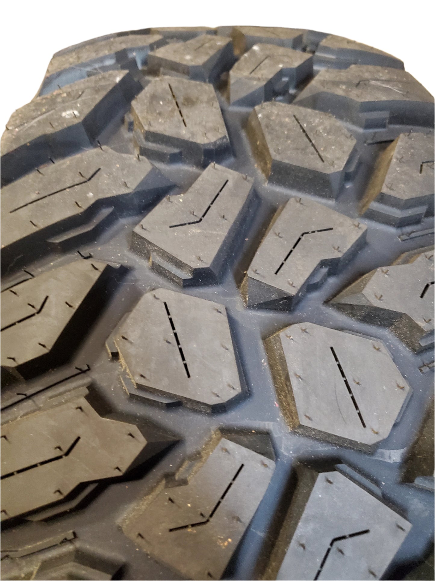 GREEN MAX OPTIMUM SPORT M/T BSW LT 305 70 16 124/121Q MUD TIRE 221012546