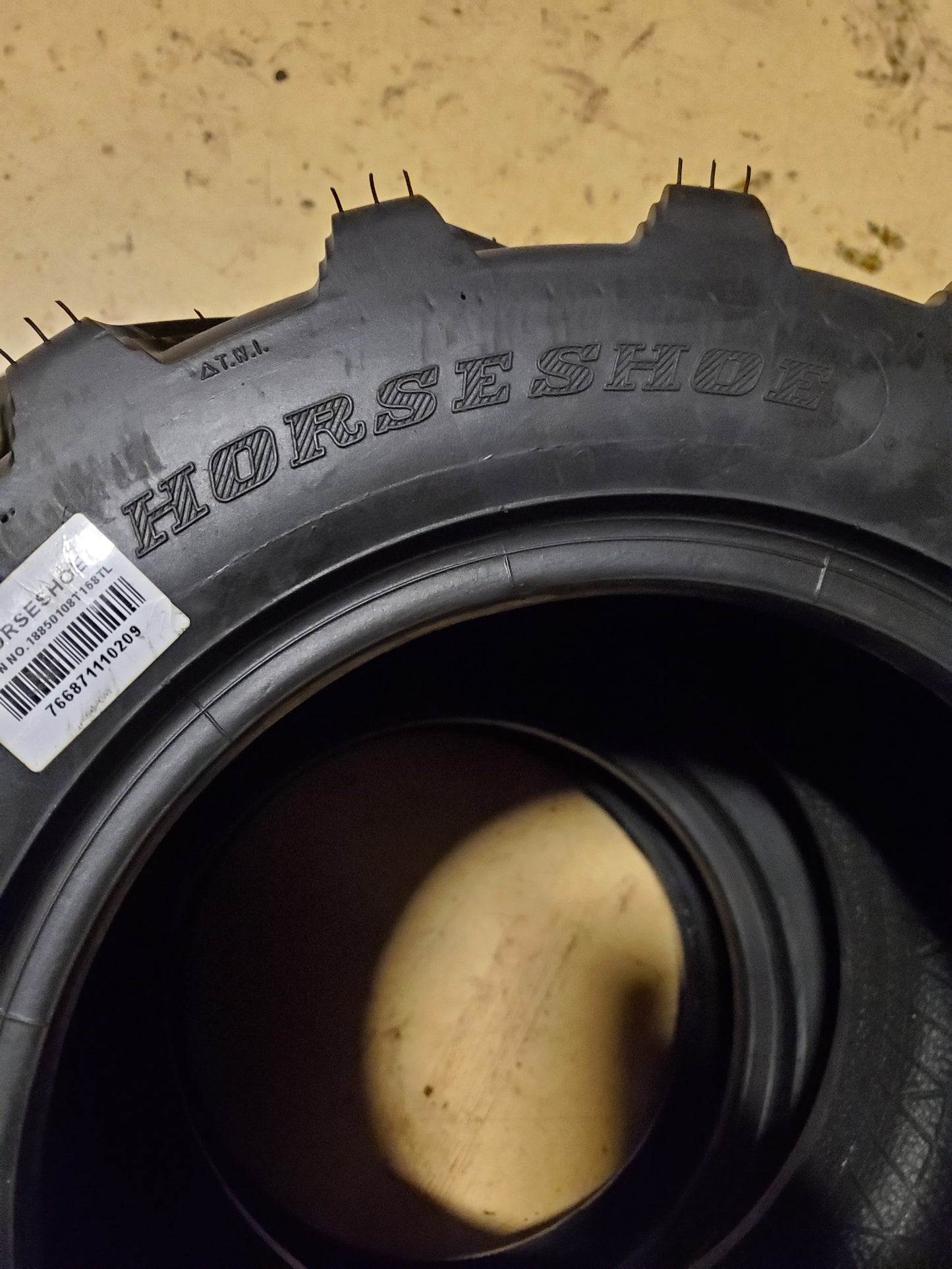 HORSESHOE BSW 18 8.5 10 TRACTOR TIRE 109883Q2