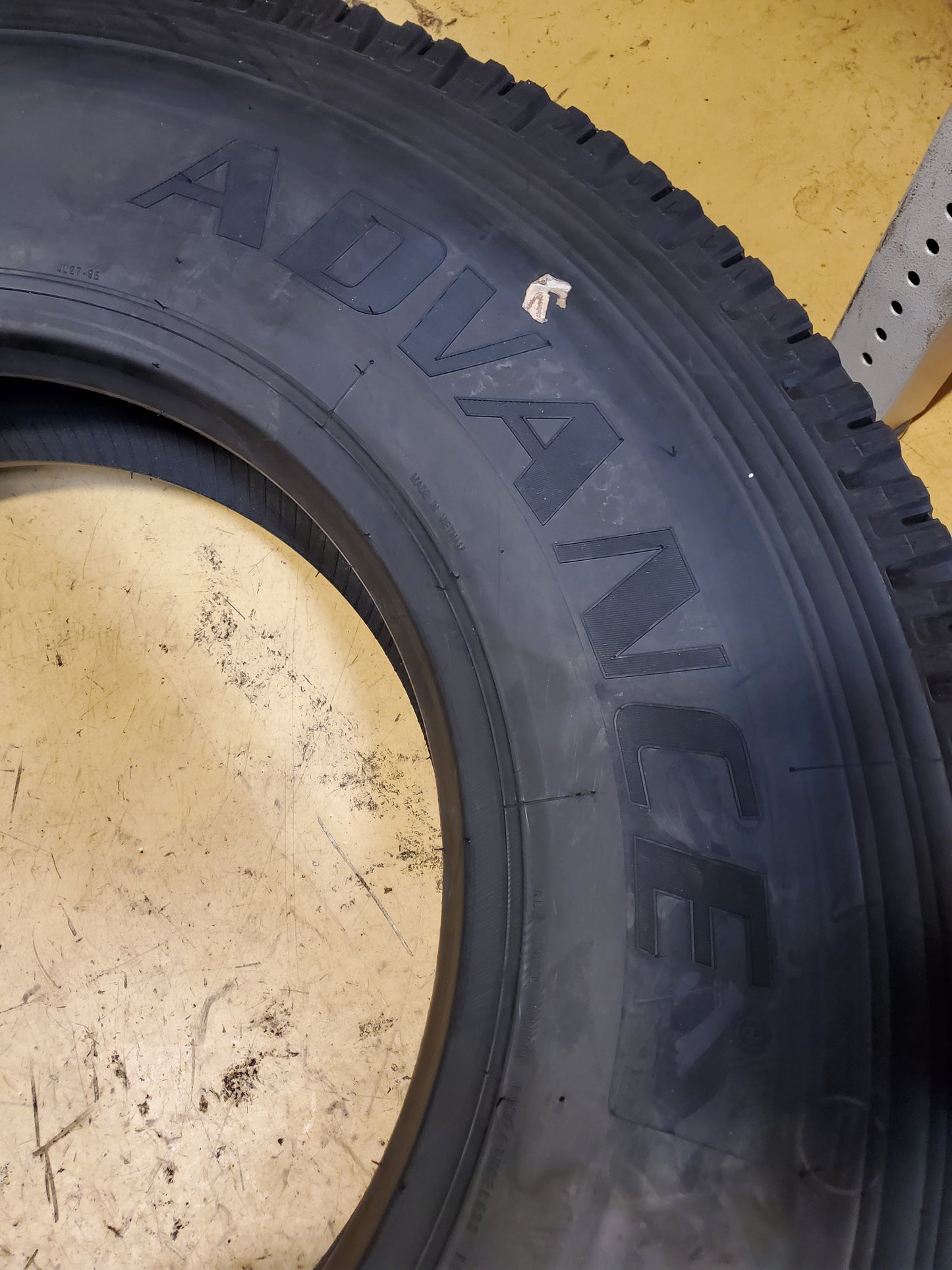 (KSL ONLY) ADVANCE GL266DULT BSW 11 22.5 146/143M 16PLY COMMERCIAL TIRE V86005G