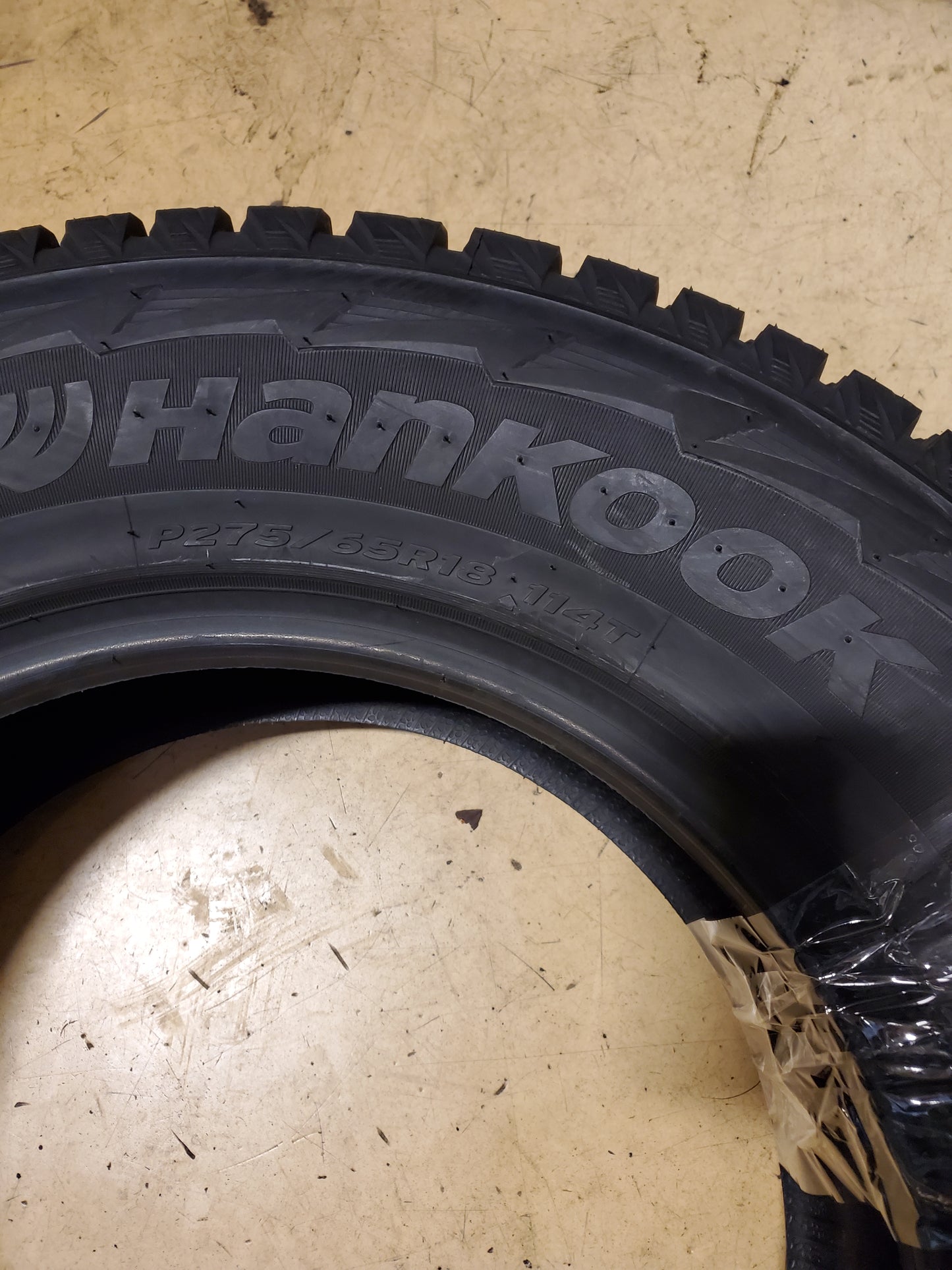 NOS HANKOOK WINTER IPIKE RW11 STUDDED LT 275 65 20 126/123Q 10PLY TIRE 2001690
