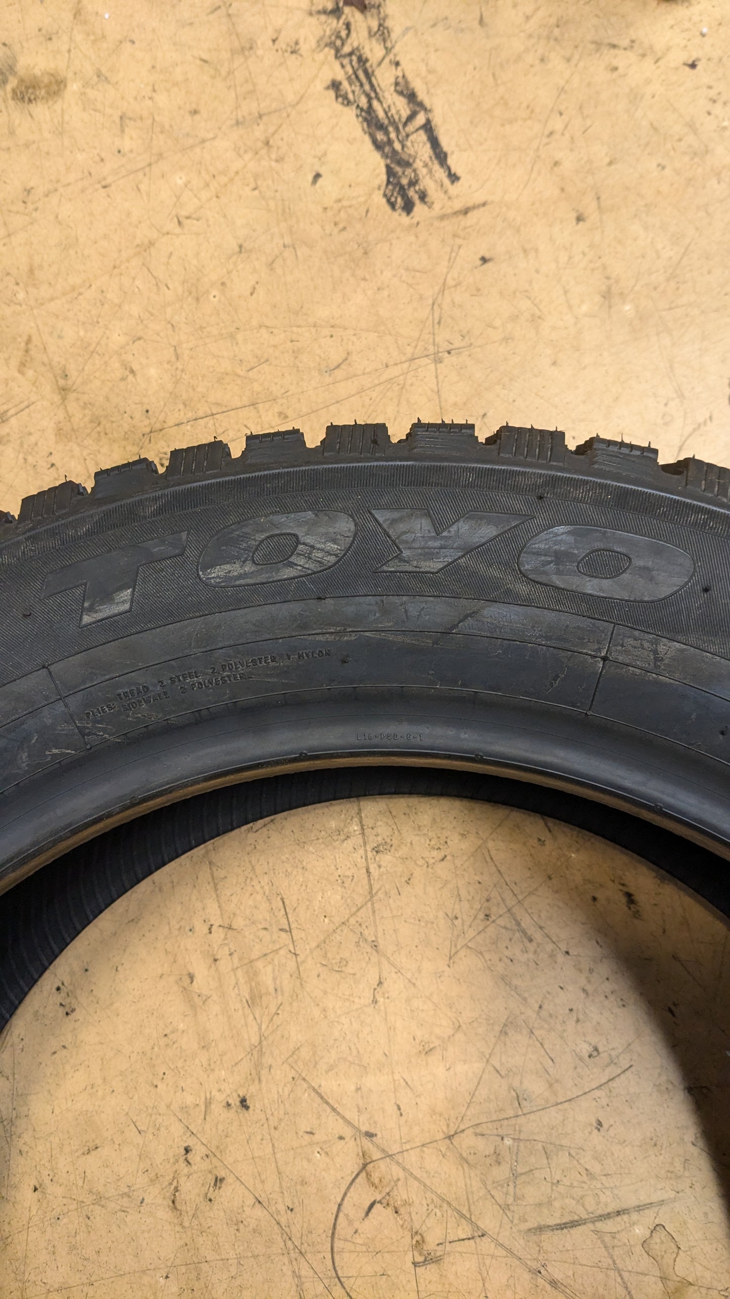 NOS TOYO OBSERVE G3 ICE BSW P 225 60 18 104T XL WINTER TIRE TIRE 138190
