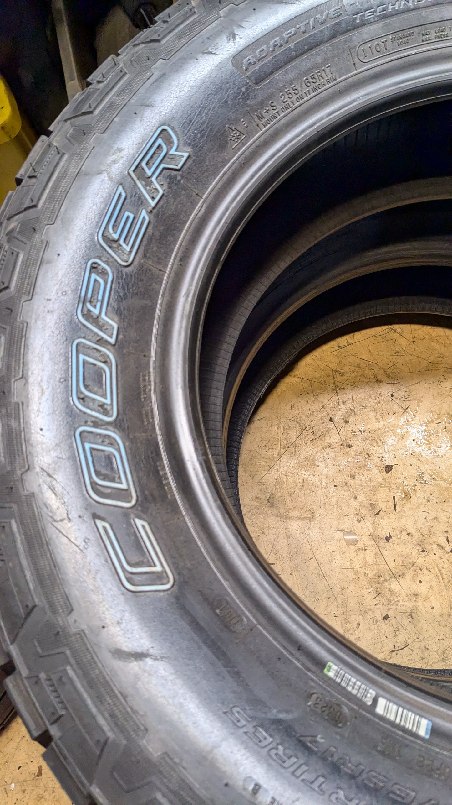 COOPER DISCOVERER AT3 45 OWL P 255 65 17 110T ALL TERRAIN TIRE 171023010